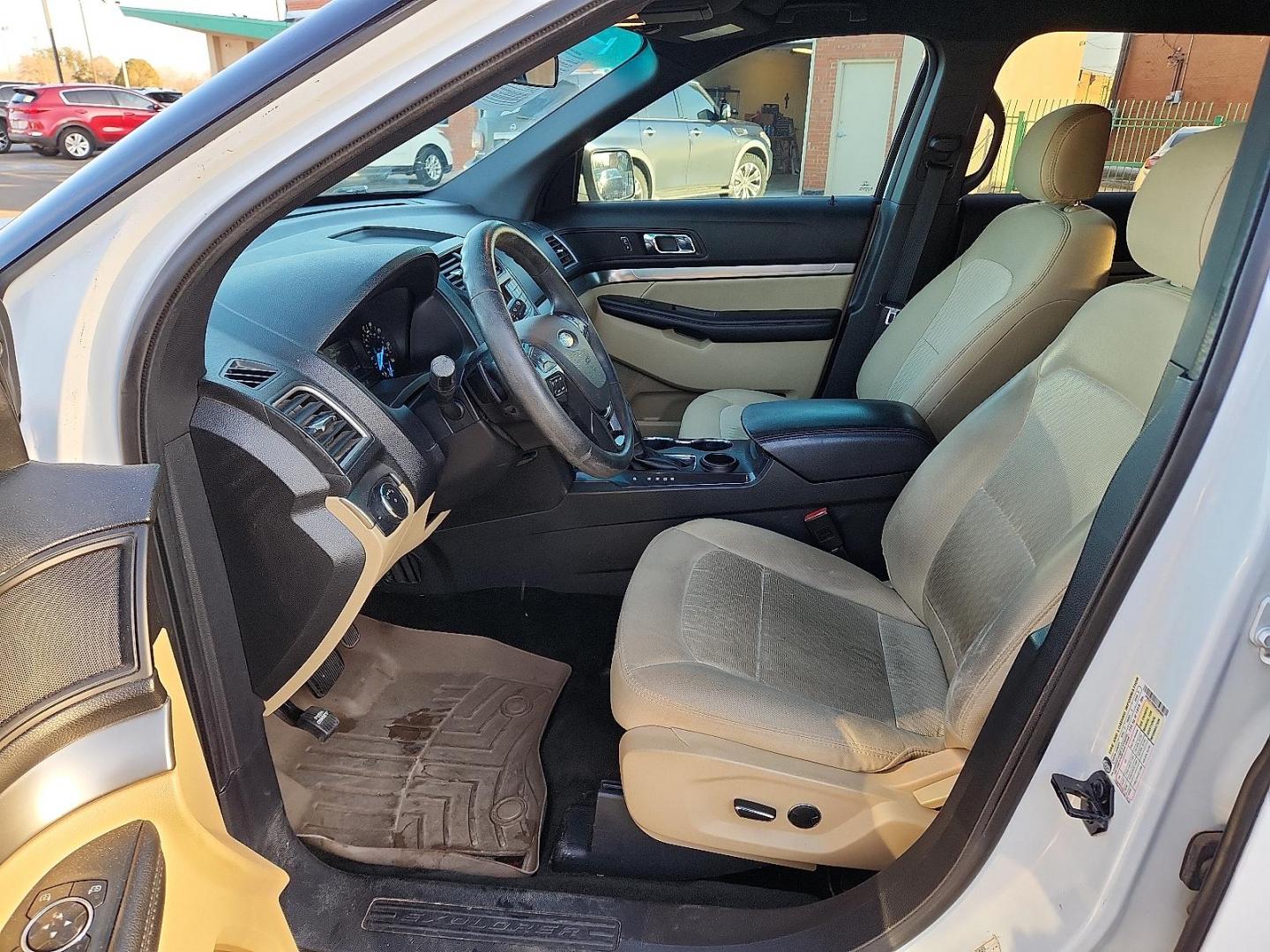 2017 White Ford Explorer (1FM5K7B88HG) with an 3.5L Ti-VCT V6 Flex Fuel Engine engine, located at 4110 Avenue Q, Lubbock, 79412, 33.556553, -101.855820 - Photo#6