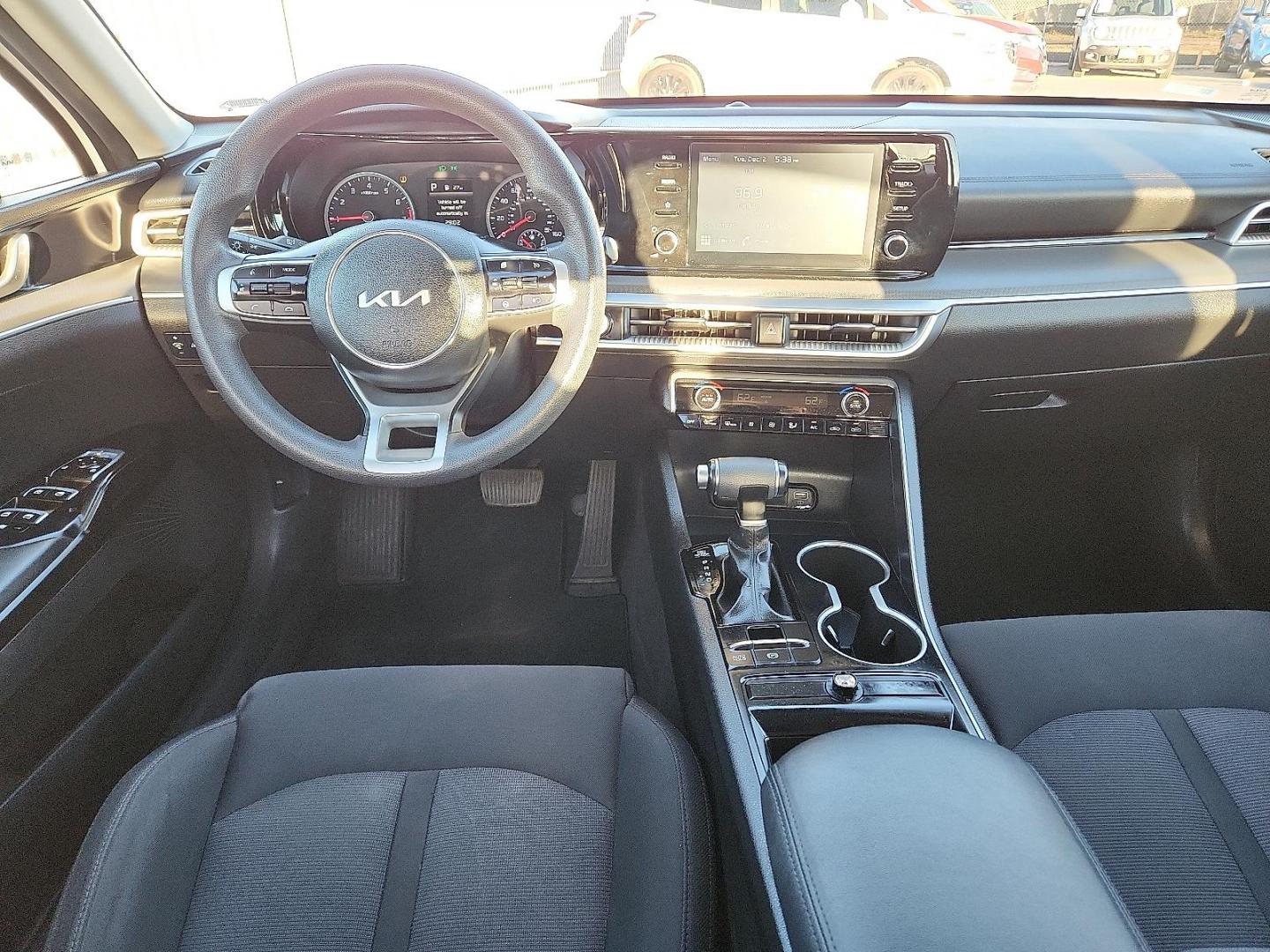 2022 WHITE Kia K5 LXS (5XXG14J21NG) with an Gamma-II 1.6L I-4 gasoline direct injection, DOHC, CVVD variable valve control, intercooled turbo, regular unleaded, engine with 180HP engine, located at 4110 Avenue Q, Lubbock, 79412, 33.556553, -101.855820 - 11/22/2025 KEY IN ENVELOPE GOD - Photo#5