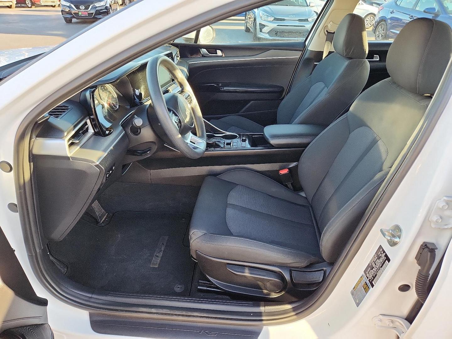 2022 WHITE Kia K5 LXS (5XXG14J21NG) with an Gamma-II 1.6L I-4 gasoline direct injection, DOHC, CVVD variable valve control, intercooled turbo, regular unleaded, engine with 180HP engine, located at 4110 Avenue Q, Lubbock, 79412, 33.556553, -101.855820 - 11/22/2025 KEY IN ENVELOPE GOD - Photo#6