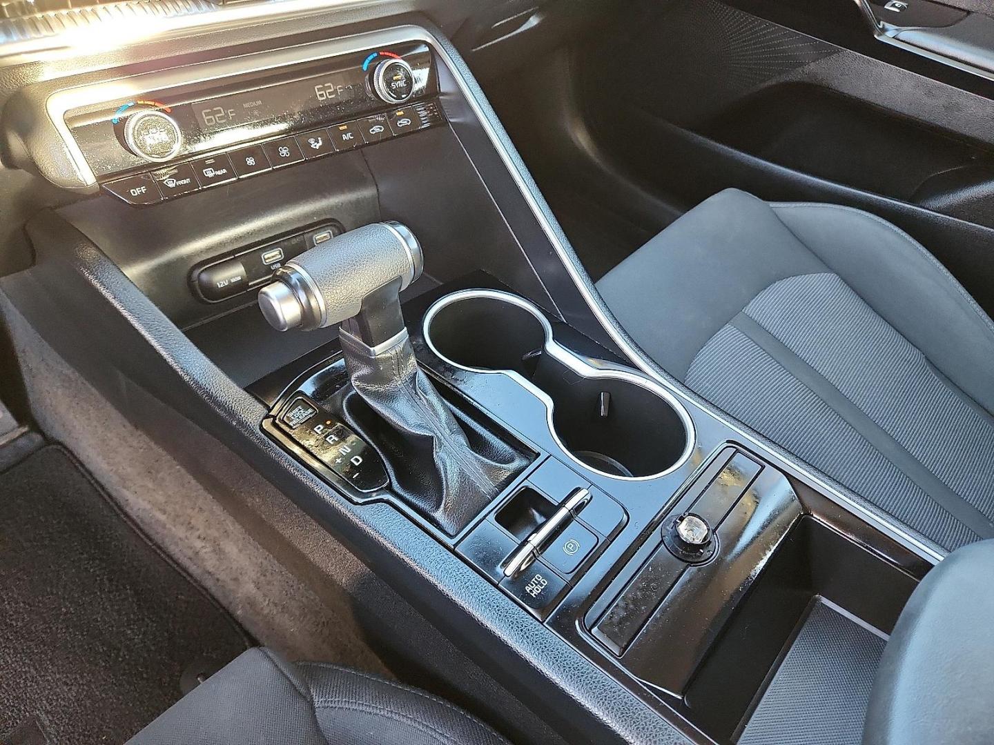 2022 WHITE Kia K5 LXS (5XXG14J21NG) with an Gamma-II 1.6L I-4 gasoline direct injection, DOHC, CVVD variable valve control, intercooled turbo, regular unleaded, engine with 180HP engine, located at 4110 Avenue Q, Lubbock, 79412, 33.556553, -101.855820 - 11/22/2025 KEY IN ENVELOPE GOD - Photo#11