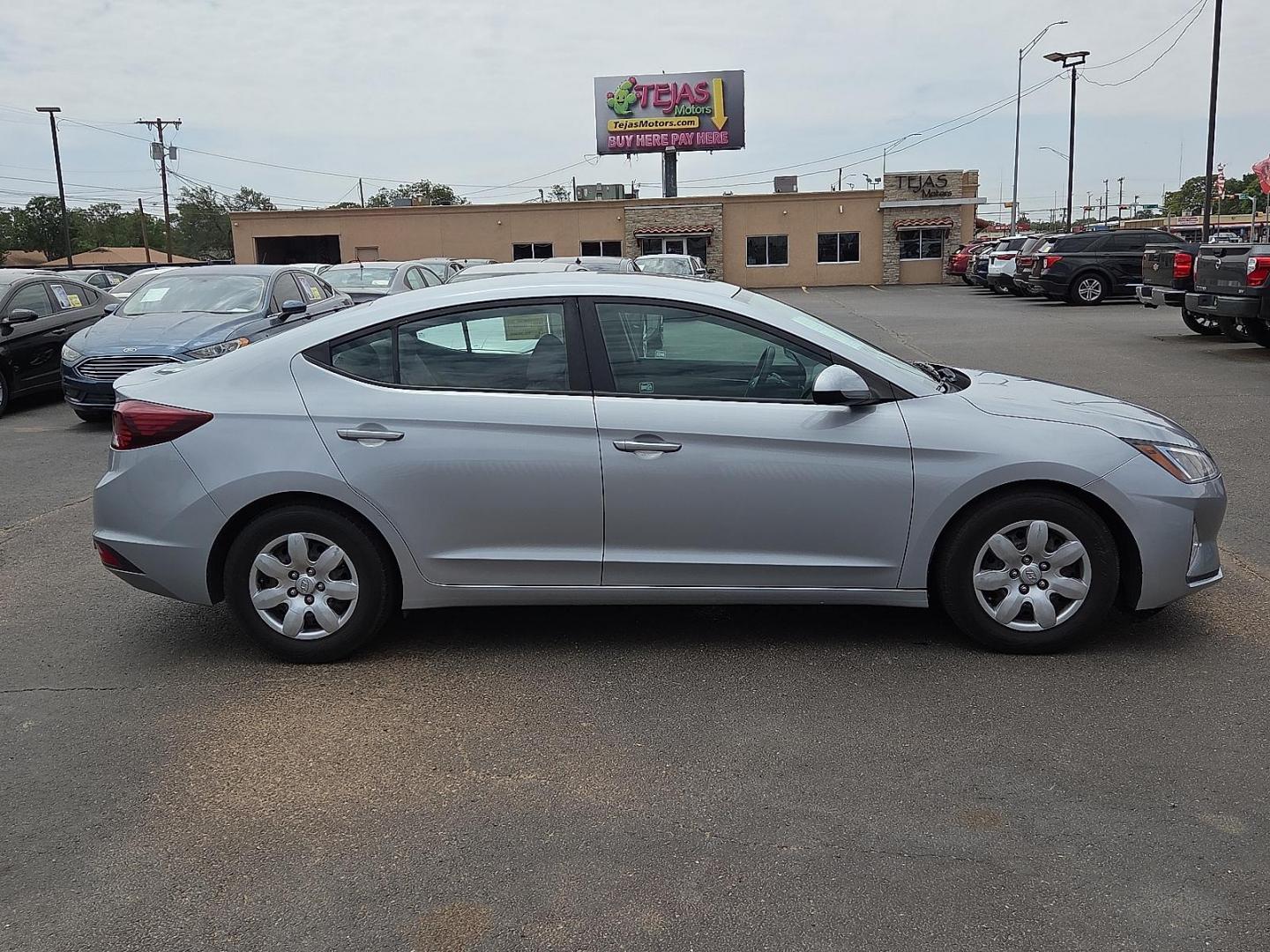 2020 Stellar Silver - T2X /Gray - P1 Hyundai Elantra SE (KMHD74LFXLU) with an Nu 2L I-4 DOHC, D-CVVT variable valve control, regular unleaded, engine with 147HP engine, located at 4110 Avenue Q, Lubbock, 79412, 33.556553, -101.855820 - 11/29/2025 KEY IN ENVELOPE GOD- Photo#1