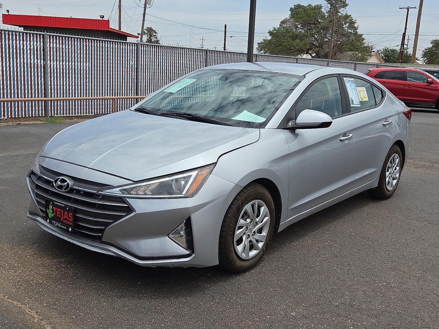 2020 Stellar Silver - T2X /Gray - P1 Hyundai Elantra SE (KMHD74LFXLU) with an Nu 2L I-4 DOHC, D-CVVT variable valve control, regular unleaded, engine with 147HP engine, located at 4110 Avenue Q, Lubbock, 79412, 33.556553, -101.855820 - 11/29/2025 KEY IN ENVELOPE GOD- Photo#4
