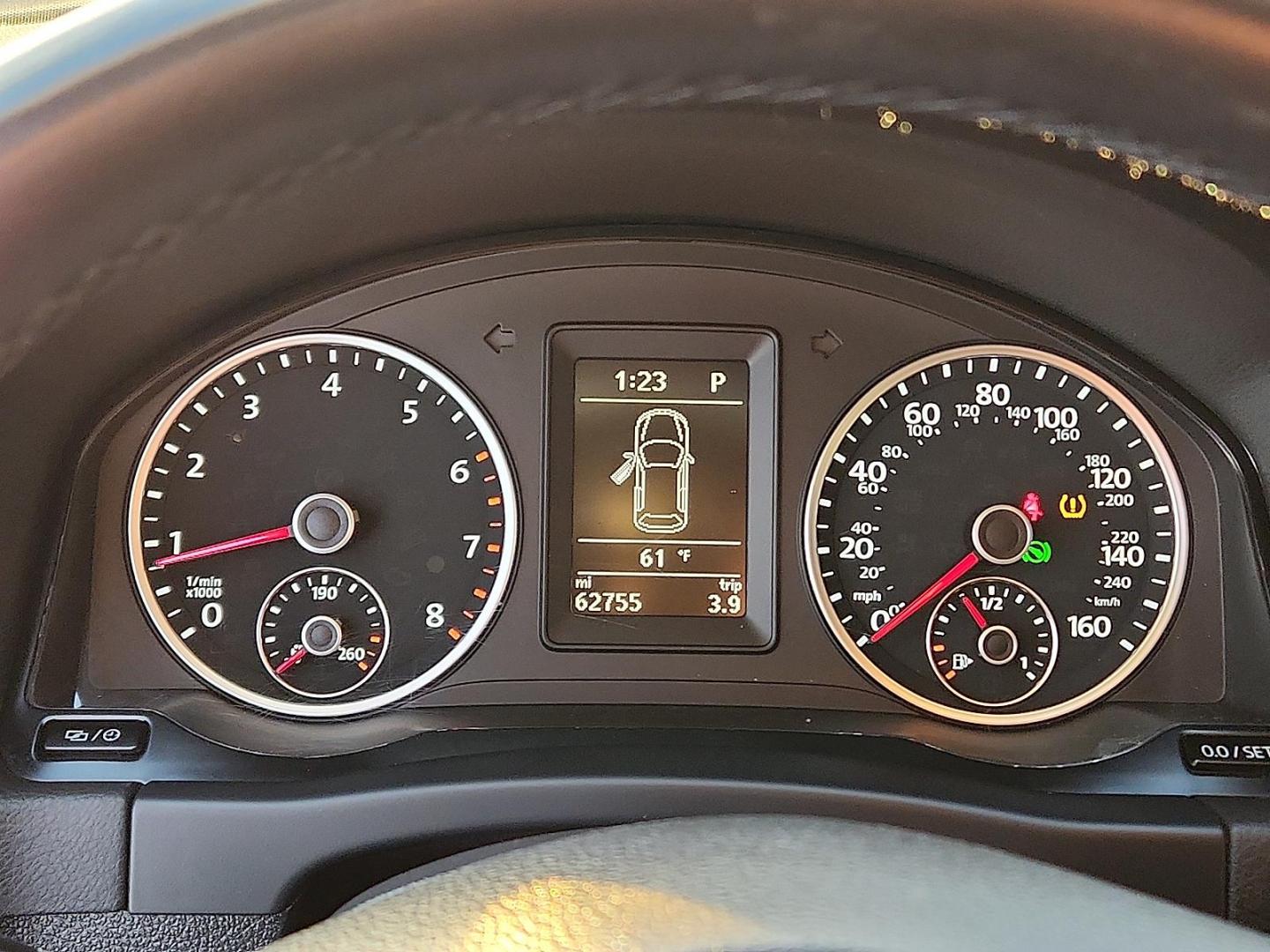 2016 GRAY Volkswagen Tiguan S (WVGAV7AX1GW) with an 2L I-4 gasoline direct injection, DOHC, variable valve control, intercooled turbo, premium unleaded, engine with 200HP engine, located at 4110 Avenue Q, Lubbock, 79412, 33.556553, -101.855820 - Photo#9