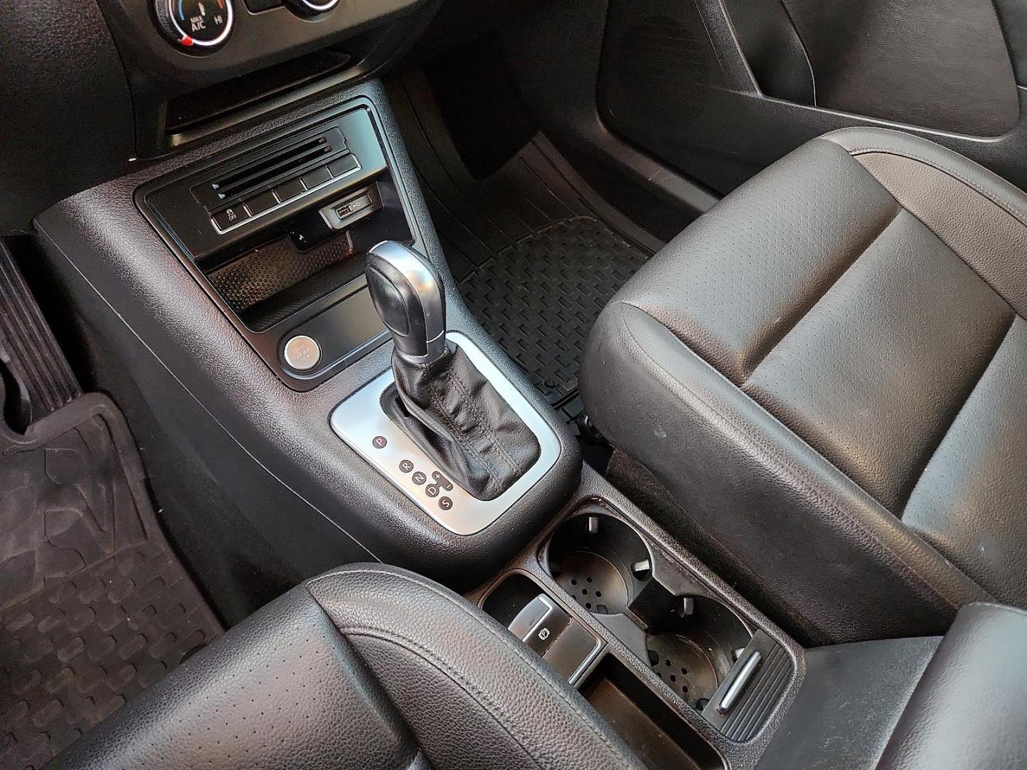 2016 GRAY Volkswagen Tiguan S (WVGAV7AX1GW) with an 2L I-4 gasoline direct injection, DOHC, variable valve control, intercooled turbo, premium unleaded, engine with 200HP engine, located at 4110 Avenue Q, Lubbock, 79412, 33.556553, -101.855820 - Photo#11