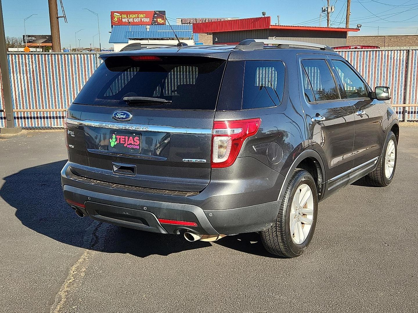 2015 GRAY Ford Explorer XLT (1FM5K7D84FG) with an 3.5L Ti-VCT V6 Flex Fuel Engine engine, located at 4110 Avenue Q, Lubbock, 79412, 33.556553, -101.855820 - Photo#1