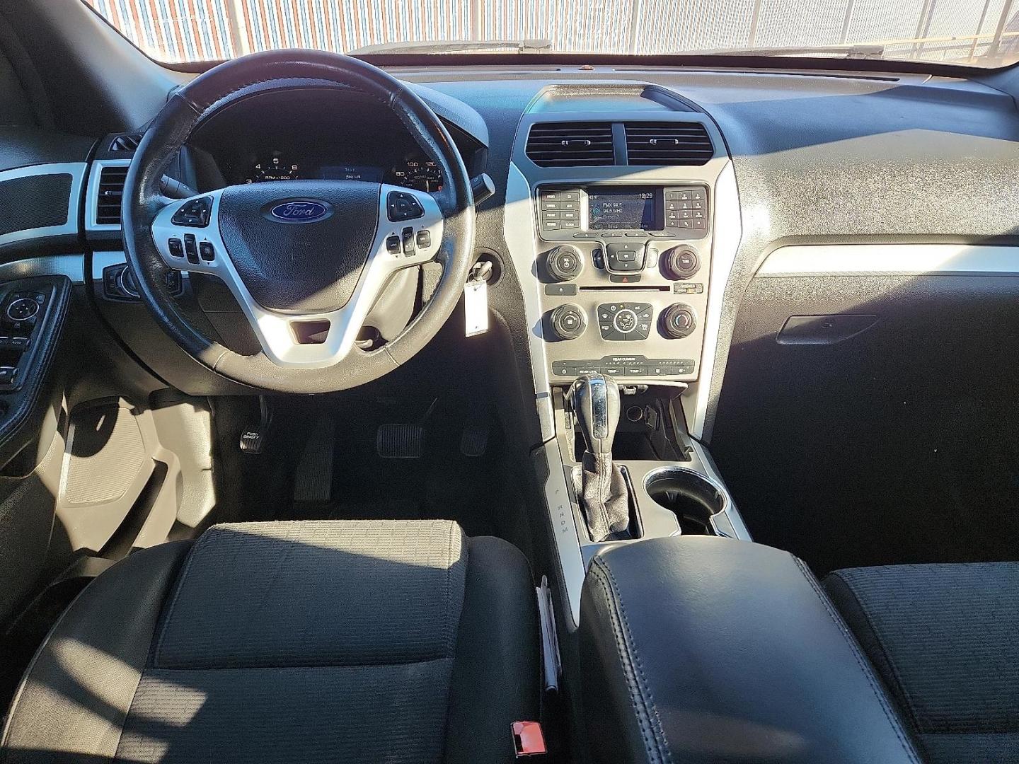 2015 GRAY Ford Explorer XLT (1FM5K7D84FG) with an 3.5L Ti-VCT V6 Flex Fuel Engine engine, located at 4110 Avenue Q, Lubbock, 79412, 33.556553, -101.855820 - Photo#5