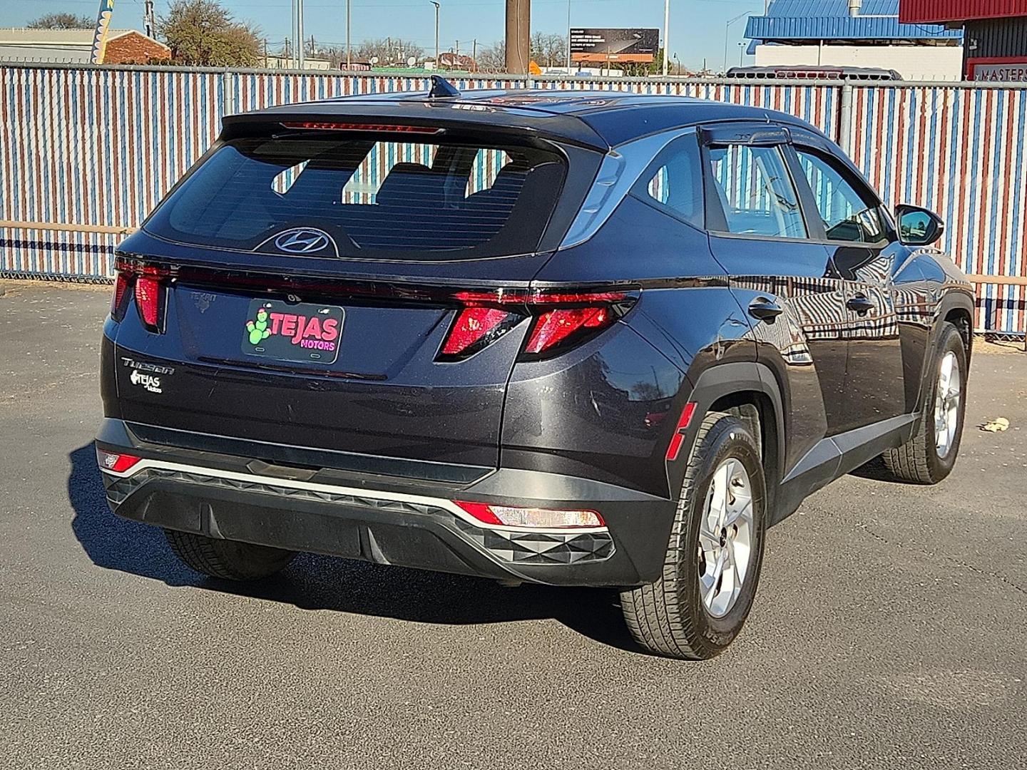 2022 GRAY Hyundai Tucson SE (5NMJA3AE4NH) with an Smartstream 2.5L I-4 port/direct injection, DOHC, CVVT variable valve control, regular unleaded, engine with 187HP engine, located at 4110 Avenue Q, Lubbock, 79412, 33.556553, -101.855820 - Photo#1