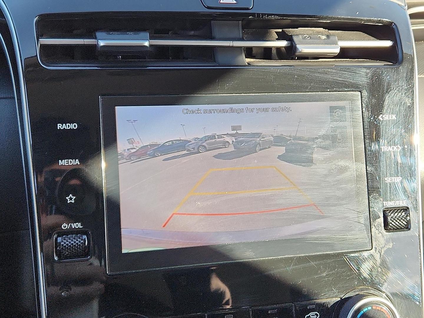 2022 GRAY Hyundai Tucson SE (5NMJA3AE4NH) with an Smartstream 2.5L I-4 port/direct injection, DOHC, CVVT variable valve control, regular unleaded, engine with 187HP engine, located at 4110 Avenue Q, Lubbock, 79412, 33.556553, -101.855820 - Photo#7