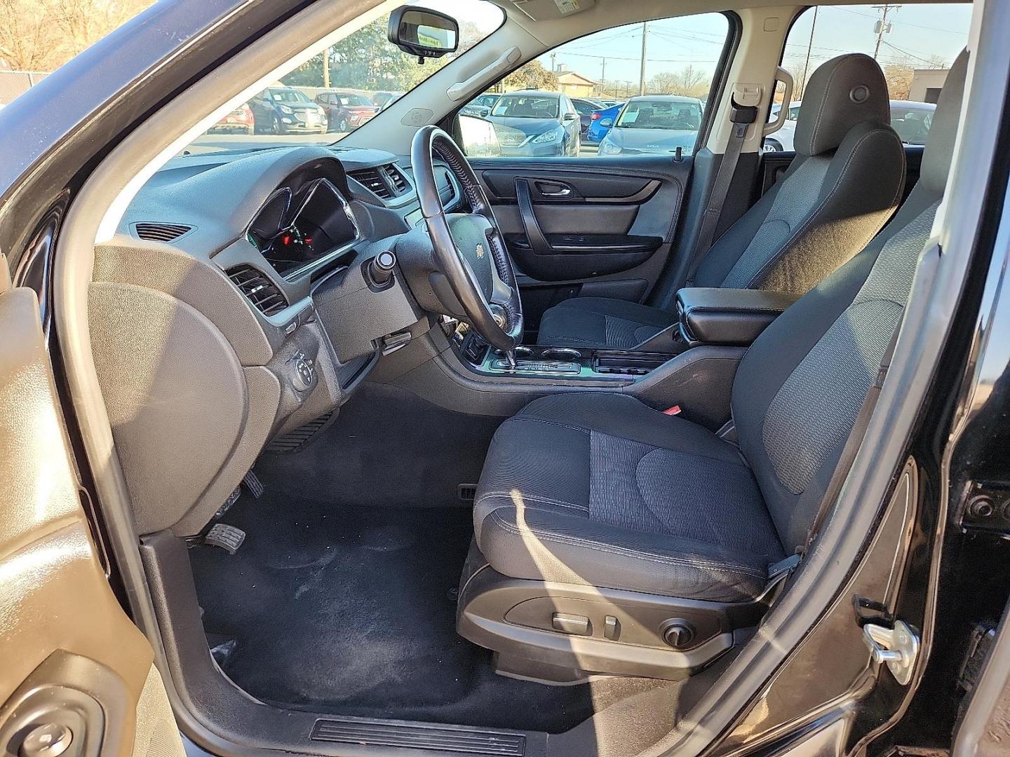 2017 BLACK Chevrolet Traverse 1LT (1GNKRGKD1HJ) with an 3.6L V-6 gasoline direct injection, DOHC, variable valve control, regular unleaded, engine with 281HP engine, located at 4110 Avenue Q, Lubbock, 79412, 33.556553, -101.855820 - 12/13/2025 KEY IN ENVELOPE GOD - Photo#6