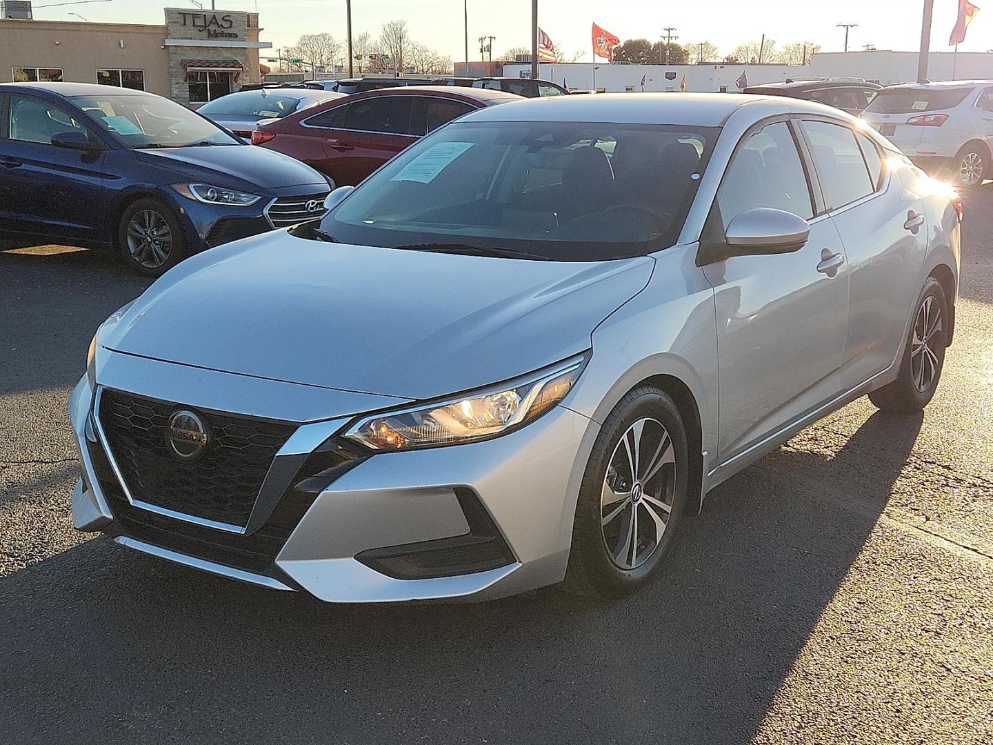 2020 SILVER Nissan Sentra SV Xtronic CVT (3N1AB8CV7LY) with an 2L I-4 gasoline direct injection, DOHC, variable valve control, regular unleaded, engine with 149HP engine, located at 4110 Avenue Q, Lubbock, 79412, 33.556553, -101.855820 - Photo#3