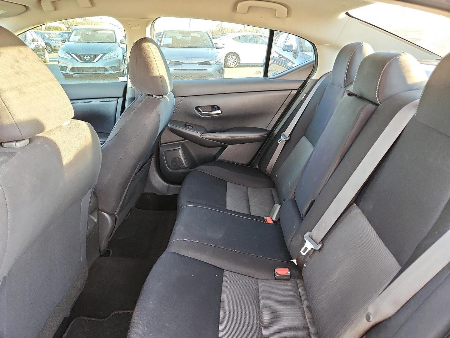 2020 SILVER Nissan Sentra SV Xtronic CVT (3N1AB8CV7LY) with an 2L I-4 gasoline direct injection, DOHC, variable valve control, regular unleaded, engine with 149HP engine, located at 4110 Avenue Q, Lubbock, 79412, 33.556553, -101.855820 - Photo#4