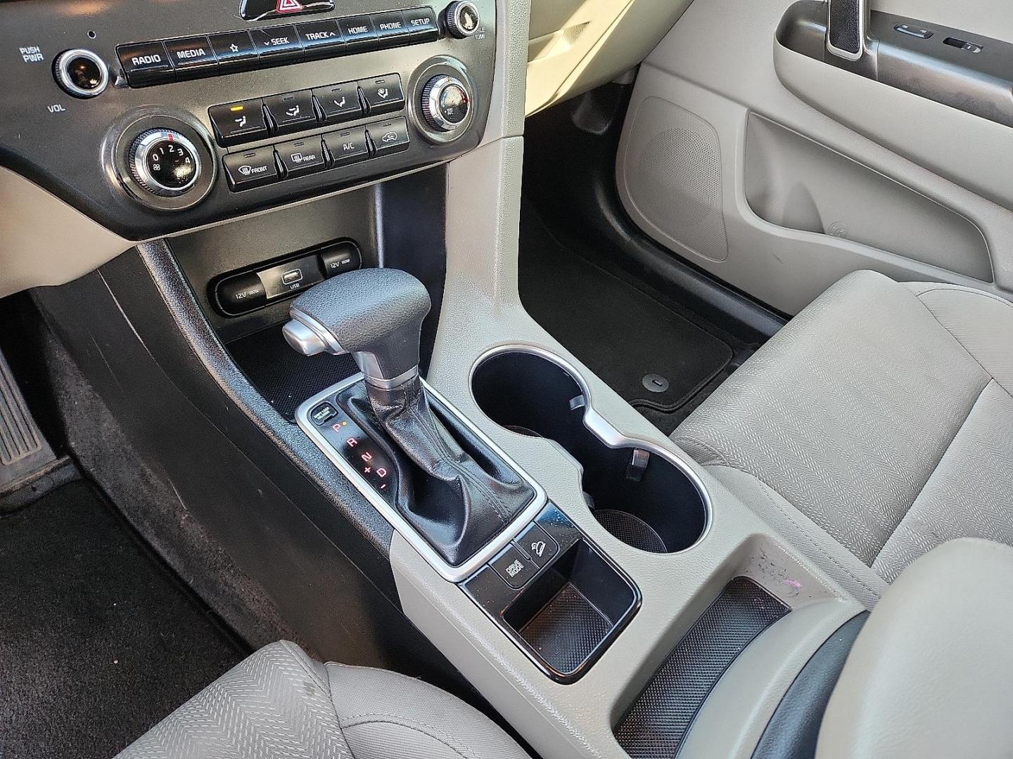 2020 WHITE Kia Sportage LX (KNDPM3AC5L7) with an Theta II 2.4L I-4 gasoline direct injection, DOHC, D-CVVT variable valve control, regular unleaded, engine with 181HP engine, located at 4110 Avenue Q, Lubbock, 79412, 33.556553, -101.855820 - 12/26/2025 KEY IN ENVELOPE GOD - Photo#11