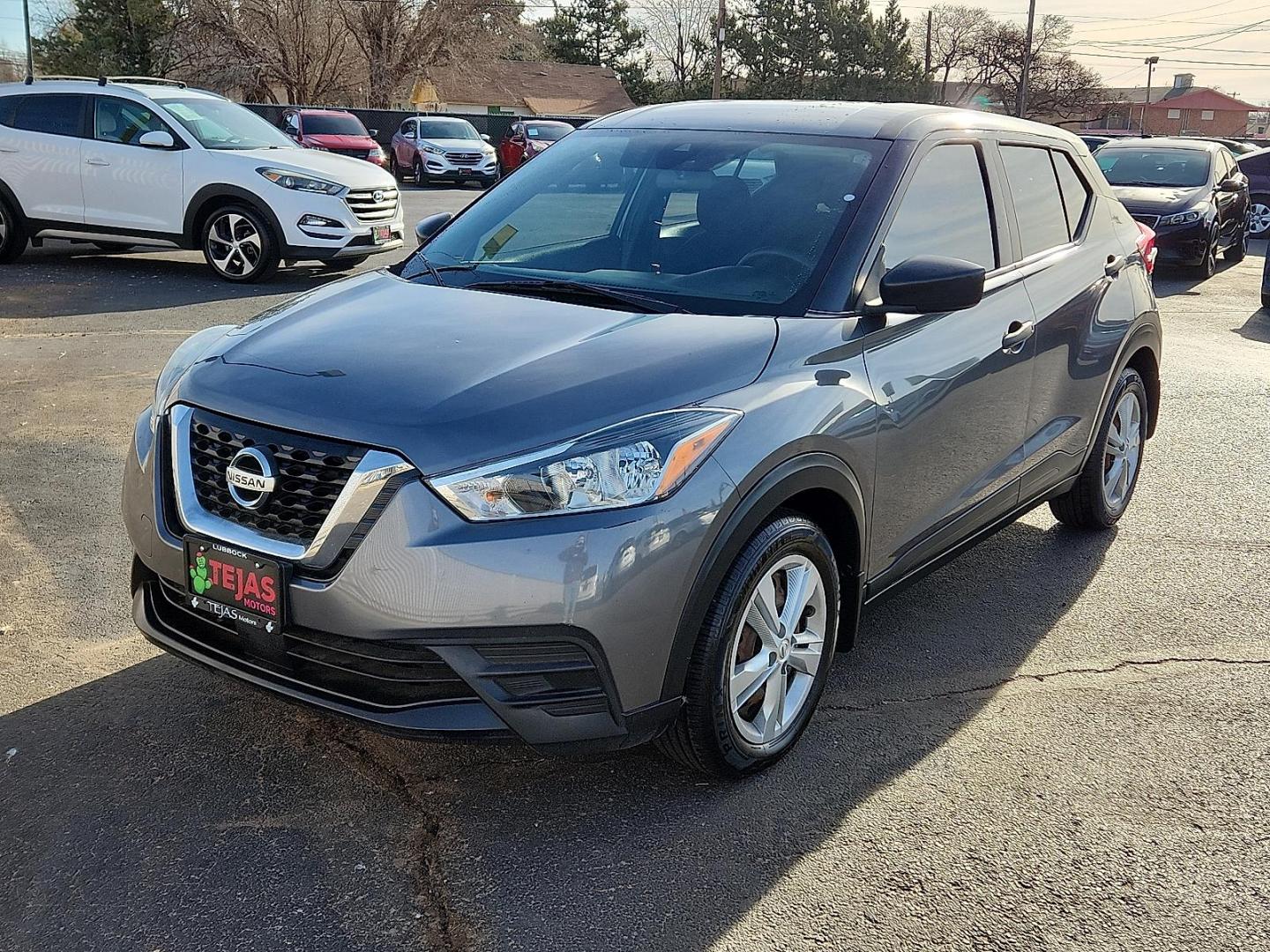 2020 GRAY Nissan Kicks S Xtronic CVT (3N1CP5BV7LL) with an 1.6L I-4 DOHC, CVTCS variable valve control, regular unleaded, engine with 122HP engine, located at 4110 Avenue Q, Lubbock, 79412, 33.556553, -101.855820 - 12/31/2025 KEY IN ENVELOPE GOD - Photo#3