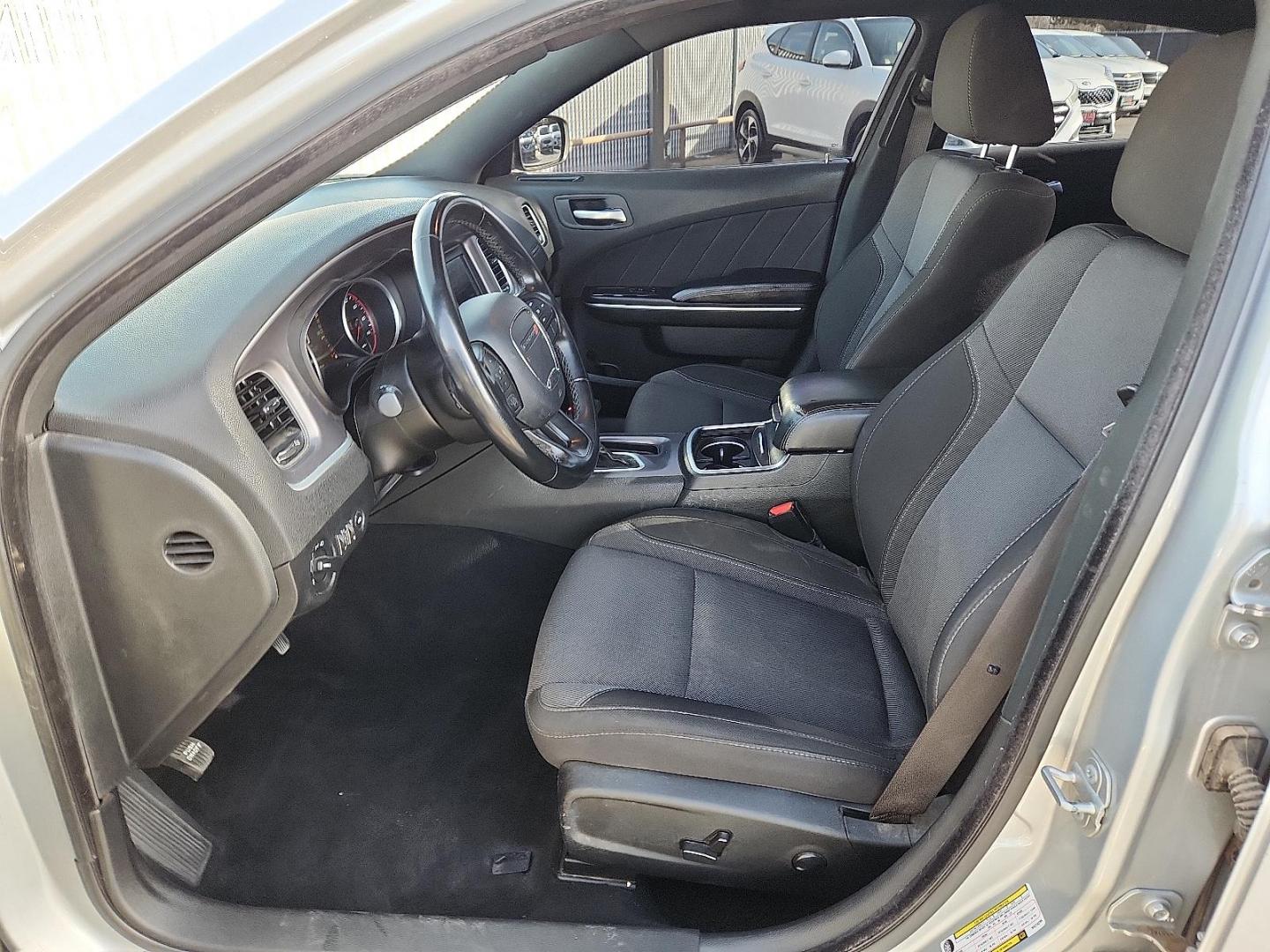 2022 SILVER Dodge Charger SXT RWD (2C3CDXBG8NH) with an Pentastar 3.6L V-6 DOHC, variable valve control, regular unleaded, engine with 292HP engine, located at 4110 Avenue Q, Lubbock, 79412, 33.556553, -101.855820 - 12/21/2025 KEY IN ENVELOPE GOD - Photo#6