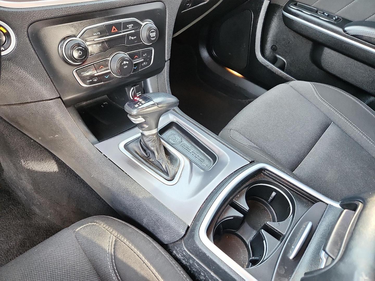 2022 SILVER Dodge Charger SXT RWD (2C3CDXBG8NH) with an Pentastar 3.6L V-6 DOHC, variable valve control, regular unleaded, engine with 292HP engine, located at 4110 Avenue Q, Lubbock, 79412, 33.556553, -101.855820 - 12/21/2025 KEY IN ENVELOPE GOD - Photo#11