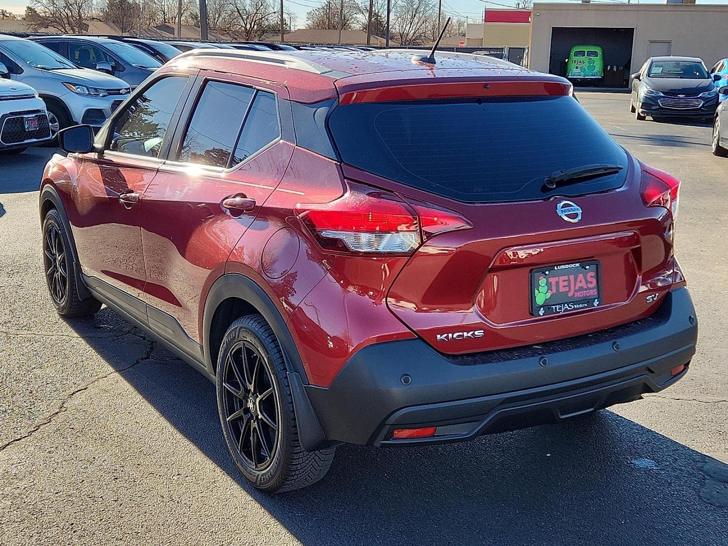 2020 RED Nissan Kicks SV Xtronic CVT (3N1CP5CV8LL) with an 1.6L I-4 DOHC, CVTCS variable valve control, regular unleaded, engine with 122HP engine, located at 4110 Avenue Q, Lubbock, 79412, 33.556553, -101.855820 - Photo#2