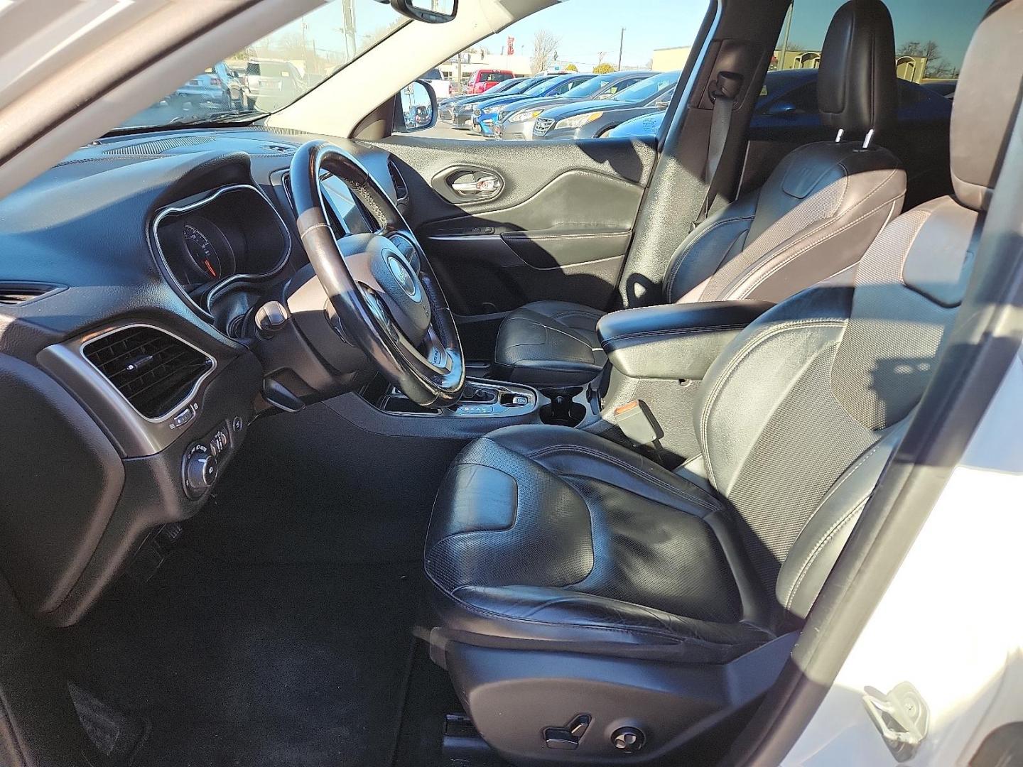 2020 Bright White Clearcoat - PW7 /Black - X9 Jeep Cherokee Limited FWD (1C4PJLDB8LD) with an MultiAir2 Tigershark 2.4L I-4 variable valve control, regular unleaded, engine with 180HP engine, located at 4110 Avenue Q, Lubbock, 79412, 33.556553, -101.855820 - Photo#6