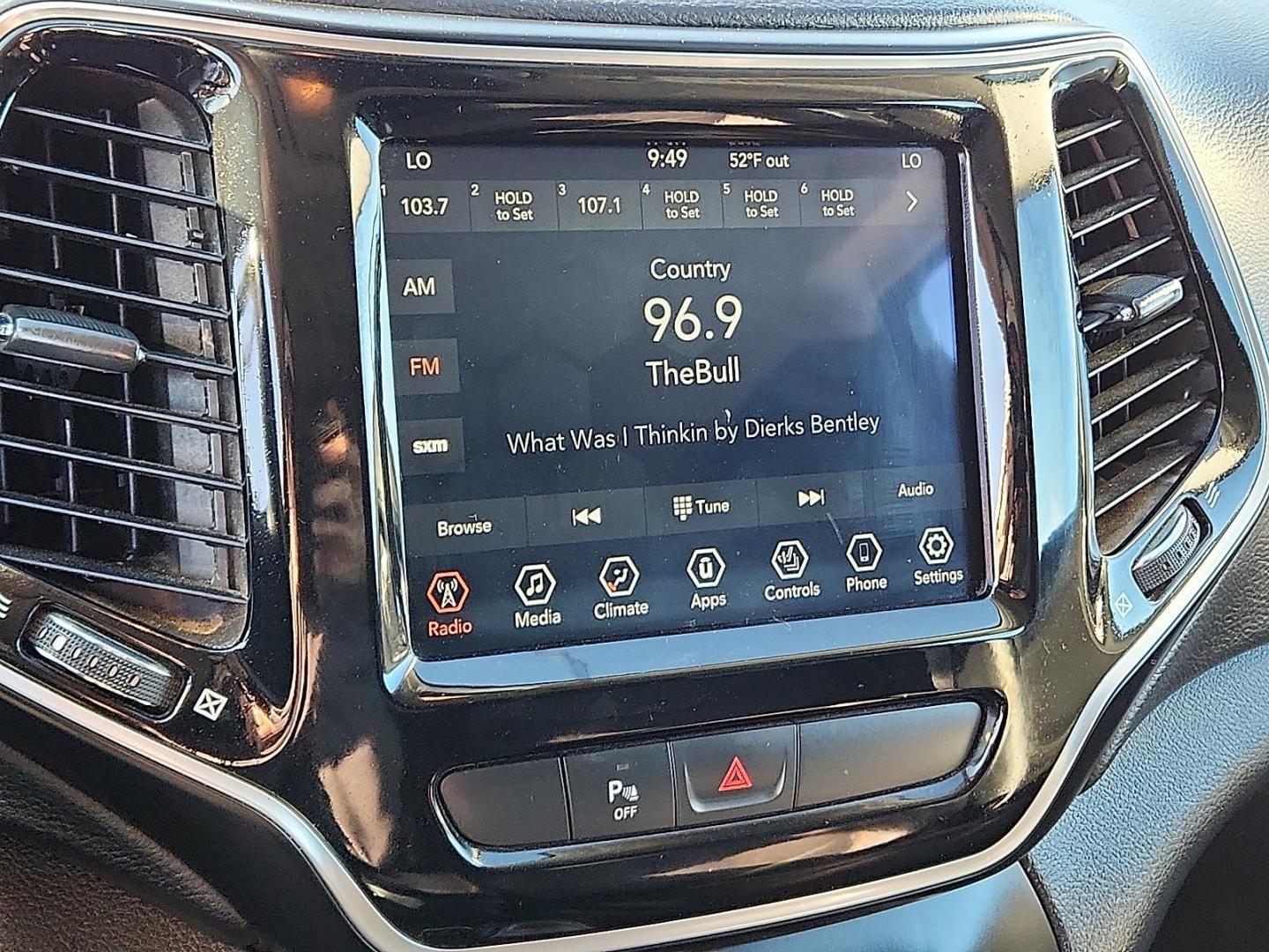 2020 Bright White Clearcoat - PW7 /Black - X9 Jeep Cherokee Limited FWD (1C4PJLDB8LD) with an MultiAir2 Tigershark 2.4L I-4 variable valve control, regular unleaded, engine with 180HP engine, located at 4110 Avenue Q, Lubbock, 79412, 33.556553, -101.855820 - Photo#8