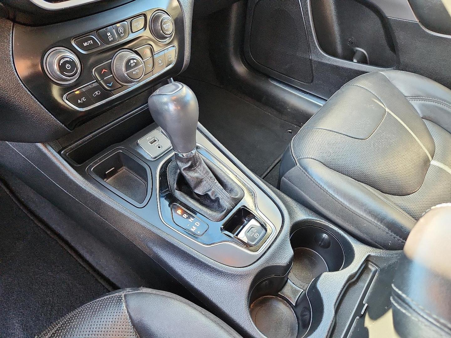 2020 Bright White Clearcoat - PW7 /Black - X9 Jeep Cherokee Limited FWD (1C4PJLDB8LD) with an MultiAir2 Tigershark 2.4L I-4 variable valve control, regular unleaded, engine with 180HP engine, located at 4110 Avenue Q, Lubbock, 79412, 33.556553, -101.855820 - Photo#11