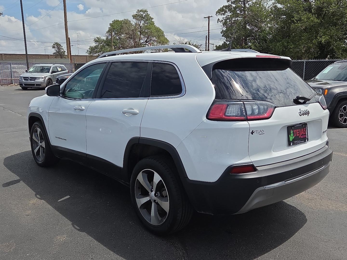 2020 Bright White Clearcoat - PW7 /Black - X9 Jeep Cherokee Limited FWD (1C4PJLDB8LD) with an MultiAir2 Tigershark 2.4L I-4 variable valve control, regular unleaded, engine with 180HP engine, located at 4110 Avenue Q, Lubbock, 79412, 33.556553, -101.855820- Photo#3