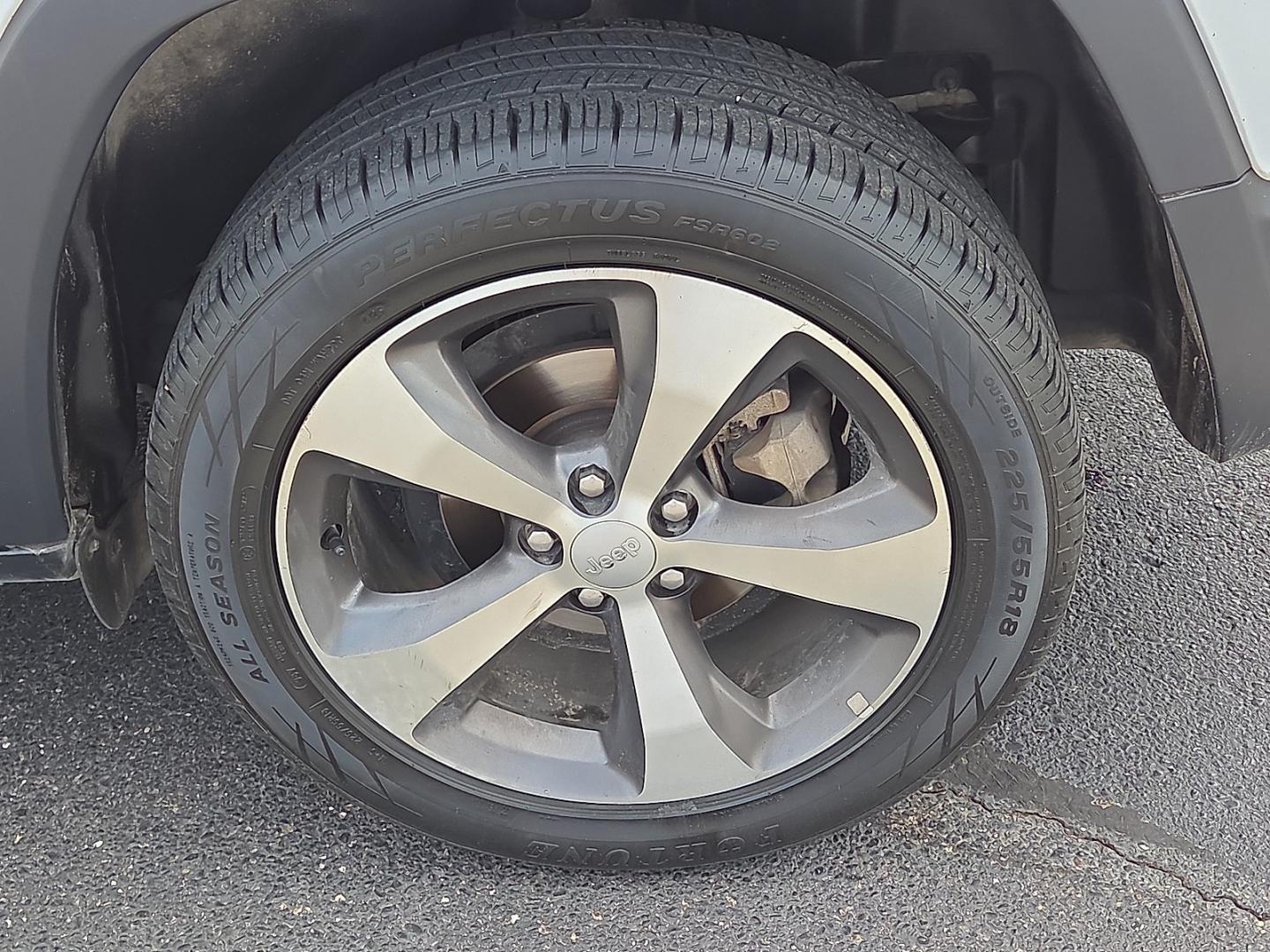 2020 Bright White Clearcoat - PW7 /Black - X9 Jeep Cherokee Limited FWD (1C4PJLDB8LD) with an MultiAir2 Tigershark 2.4L I-4 variable valve control, regular unleaded, engine with 180HP engine, located at 4110 Avenue Q, Lubbock, 79412, 33.556553, -101.855820- Photo#5