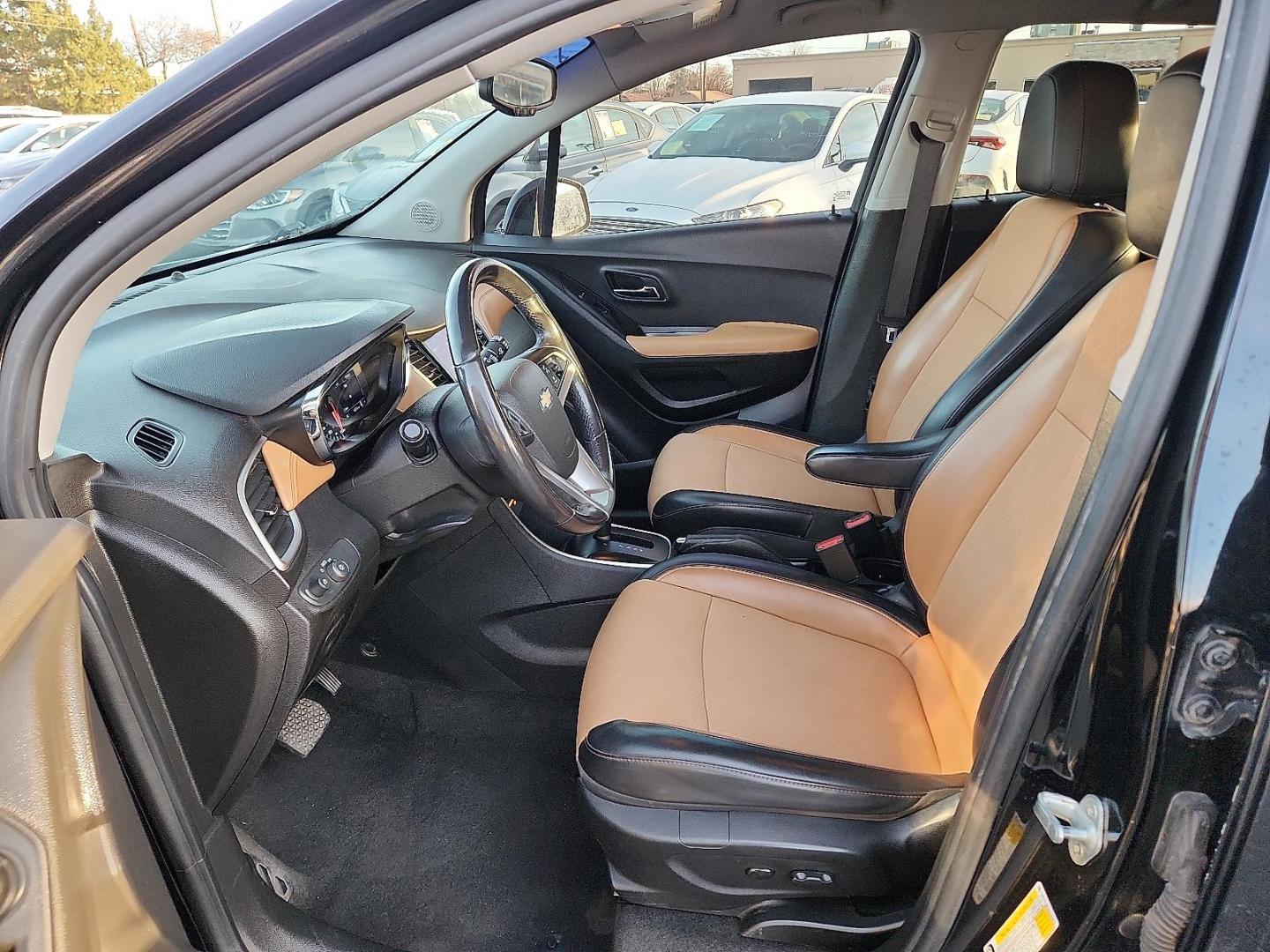 2020 BLACK Chevrolet Trax FWD LT (3GNCJLSBXLL) with an ECOTEC 1.4L I-4 DOHC, variable valve control, intercooled turbo, regular unleaded, engine with 138HP engine, located at 4110 Avenue Q, Lubbock, 79412, 33.556553, -101.855820 - Photo#6