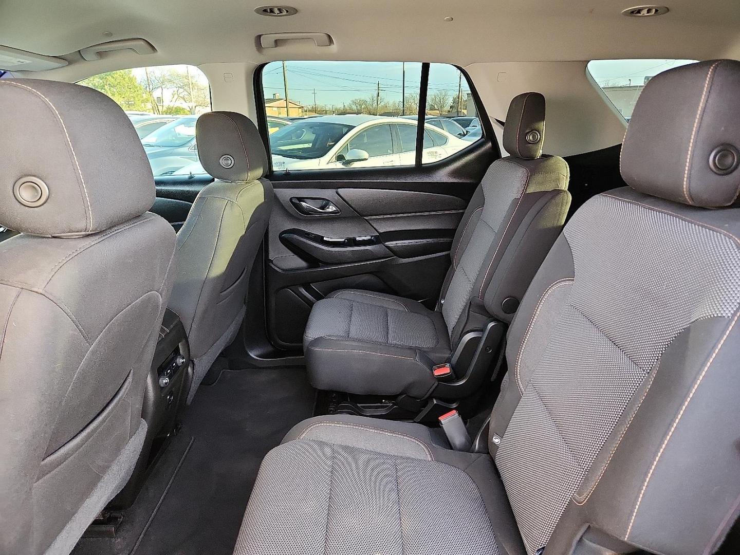2018 BROWN Chevrolet Traverse 1LT (1GNERGKW3JJ) with an 3.6L V-6 gasoline direct injection, DOHC, VVT variable valve control, regular unleaded, engine with 310HP engine, located at 4110 Avenue Q, Lubbock, 79412, 33.556553, -101.855820 - Photo#4