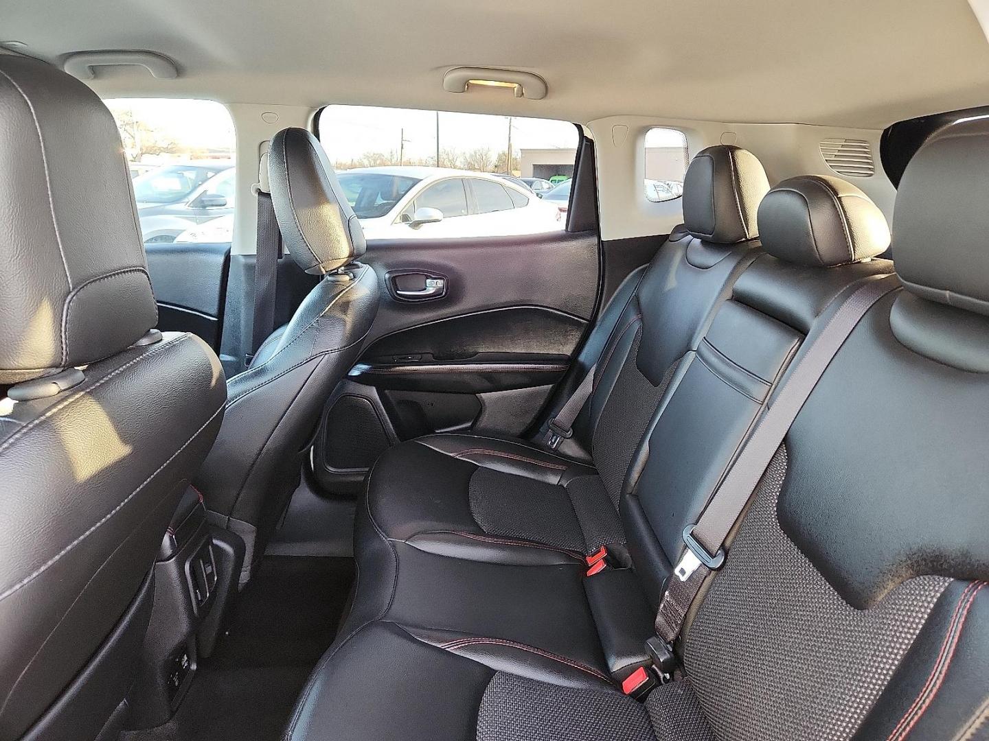 2019 WHITE Jeep Compass Trailhawk 4x4 (3C4NJDDB8KT) with an 2.4L I-4 variable valve control, regular unleaded, engine with 180HP engine, located at 4110 Avenue Q, Lubbock, 79412, 33.556553, -101.855820 - Photo#4