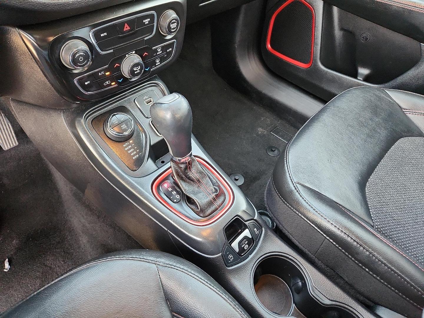 2019 WHITE Jeep Compass Trailhawk 4x4 (3C4NJDDB8KT) with an 2.4L I-4 variable valve control, regular unleaded, engine with 180HP engine, located at 4110 Avenue Q, Lubbock, 79412, 33.556553, -101.855820 - Photo#11