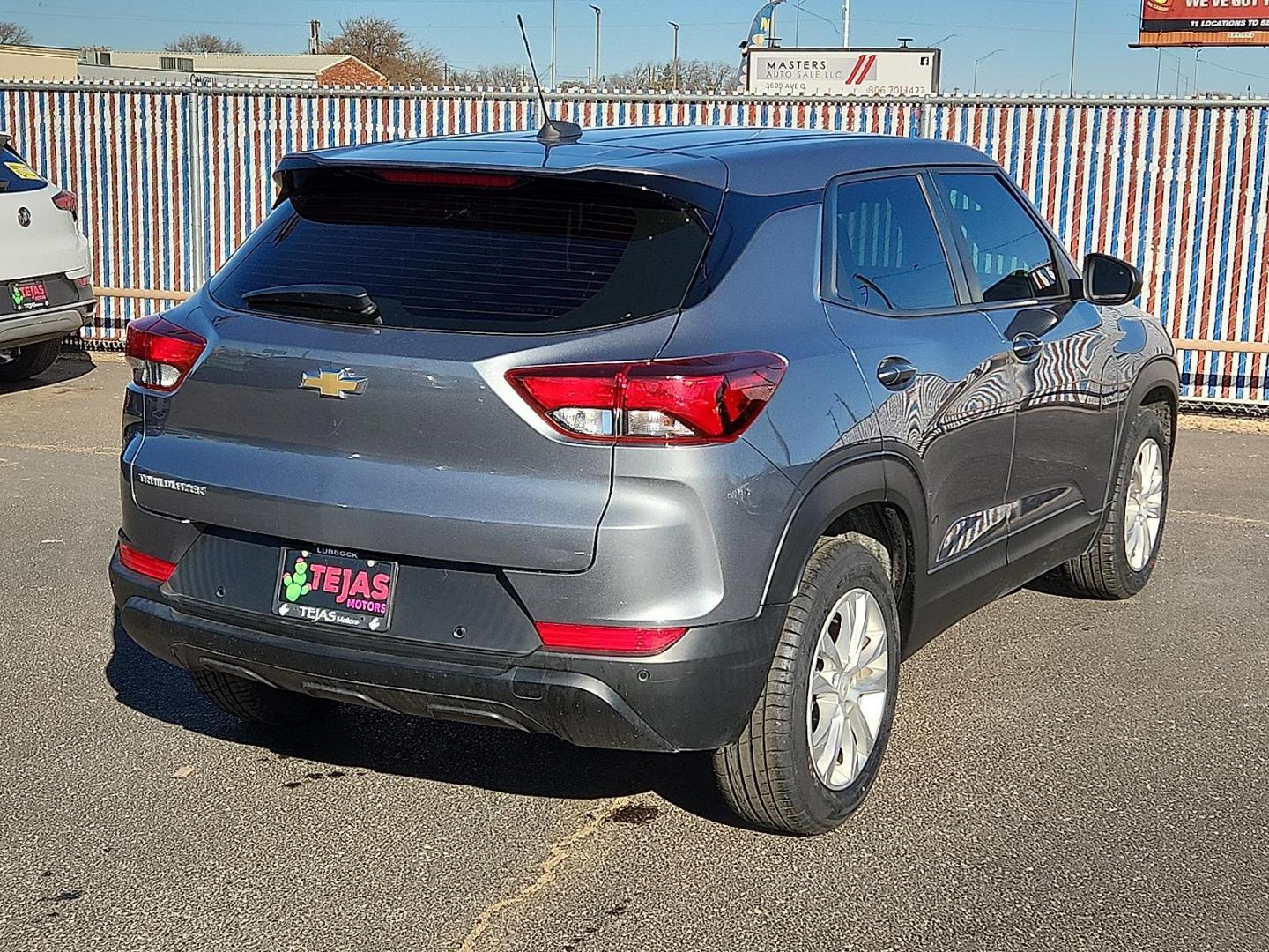 2021 GRAY Chevrolet Trailblazer FWD LS (KL79MMS27MB) with an ECOTEC 1.2L I-3 gasoline direct injection, DOHC, variable valve control, intercooled turbo, regular unleaded, engine with 137HP engine, located at 4110 Avenue Q, Lubbock, 79412, 33.556553, -101.855820 - 01/20/2026 key in envelope god - Photo#2