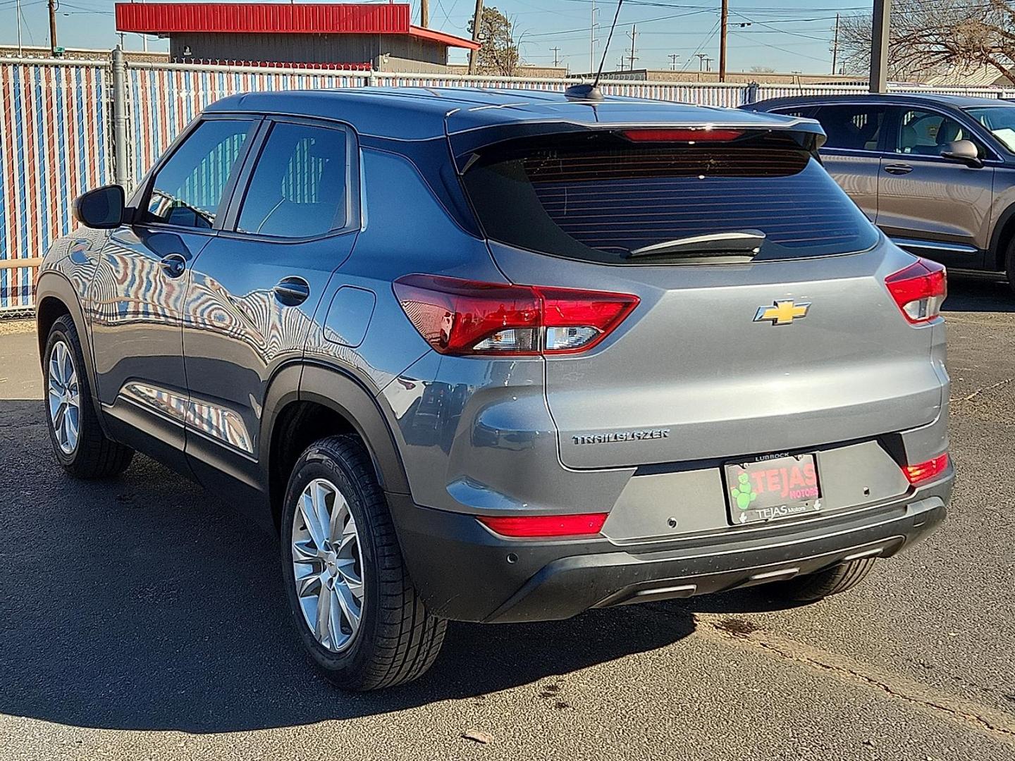 2021 GRAY Chevrolet Trailblazer FWD LS (KL79MMS27MB) with an ECOTEC 1.2L I-3 gasoline direct injection, DOHC, variable valve control, intercooled turbo, regular unleaded, engine with 137HP engine, located at 4110 Avenue Q, Lubbock, 79412, 33.556553, -101.855820 - 01/20/2026 key in envelope god - Photo#3