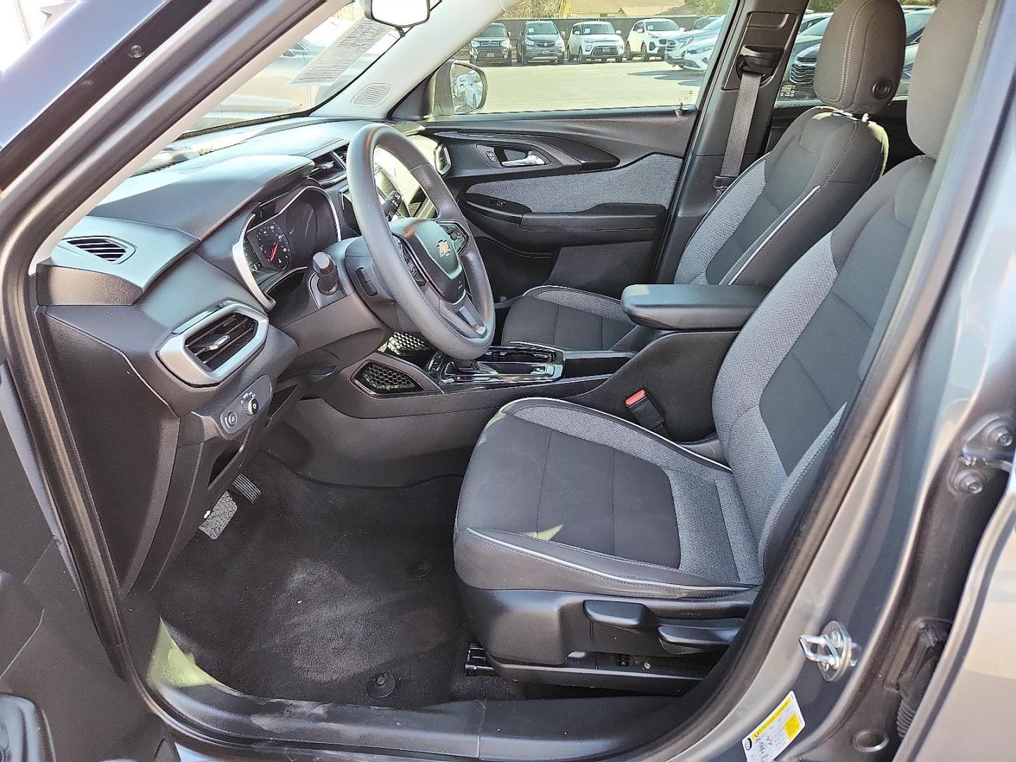 2021 GRAY Chevrolet Trailblazer FWD LS (KL79MMS27MB) with an ECOTEC 1.2L I-3 gasoline direct injection, DOHC, variable valve control, intercooled turbo, regular unleaded, engine with 137HP engine, located at 4110 Avenue Q, Lubbock, 79412, 33.556553, -101.855820 - 01/20/2026 key in envelope god - Photo#6