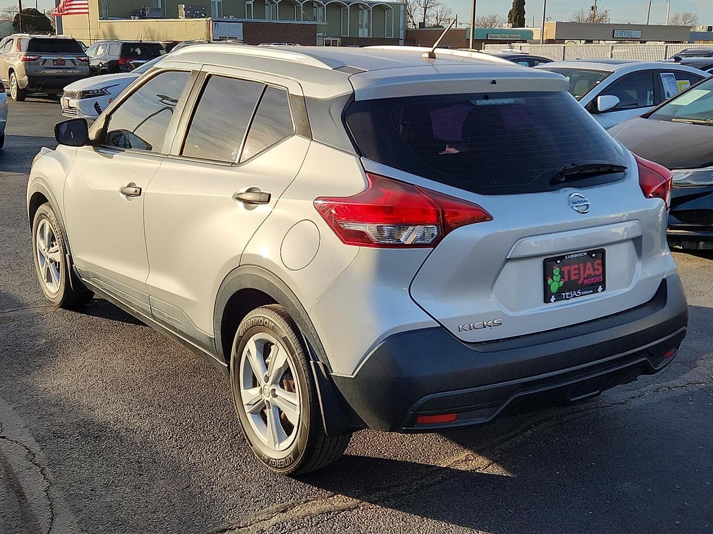 2019 SILVER Nissan Kicks S (3N1CP5CU6KL) with an 1.6L I-4 DOHC, CVTCS variable valve control, regular unleaded, engine with 122HP engine, located at 4110 Avenue Q, Lubbock, 79412, 33.556553, -101.855820 - Photo#2