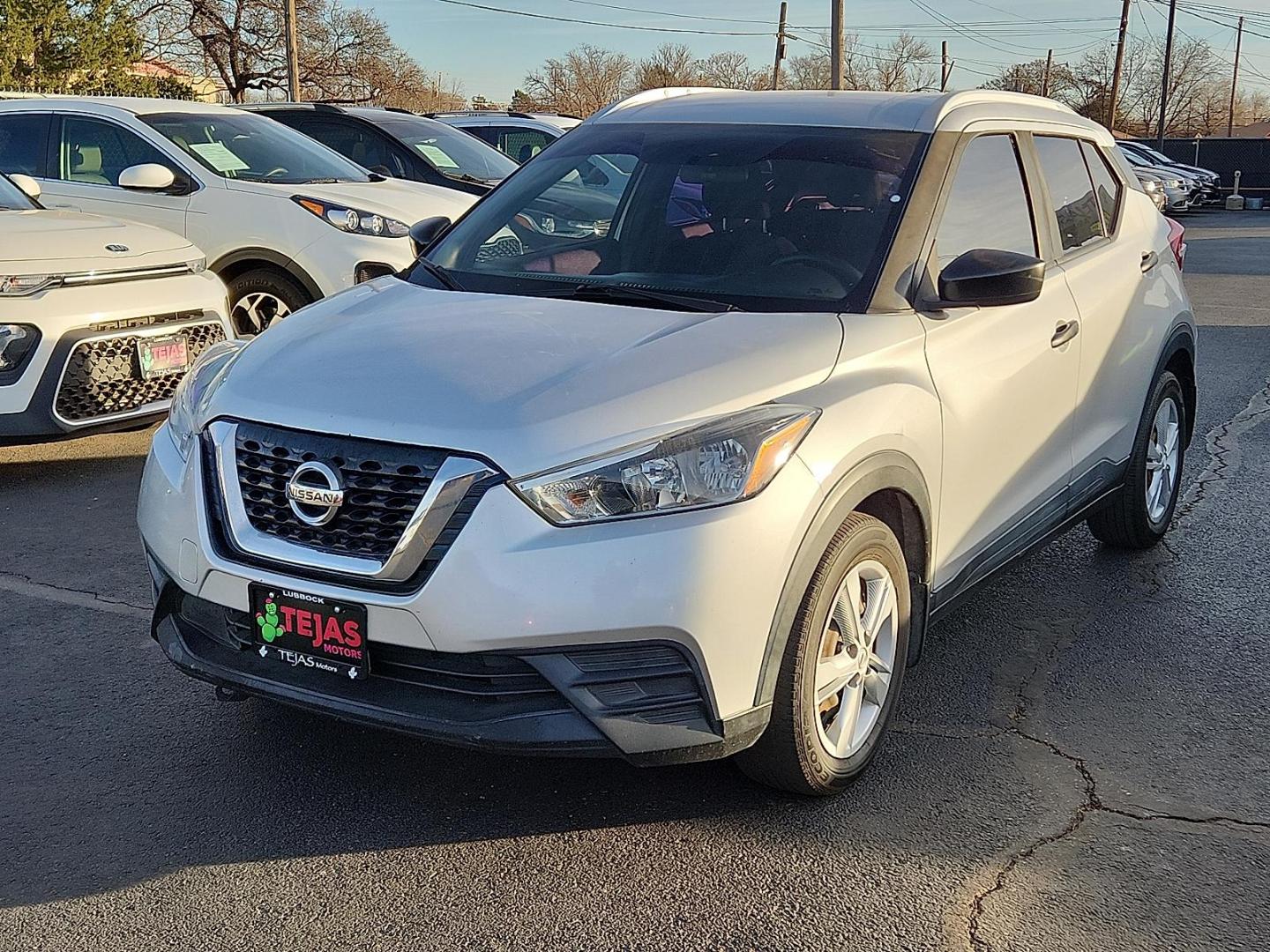 2019 SILVER Nissan Kicks S (3N1CP5CU6KL) with an 1.6L I-4 DOHC, CVTCS variable valve control, regular unleaded, engine with 122HP engine, located at 4110 Avenue Q, Lubbock, 79412, 33.556553, -101.855820 - Photo#3