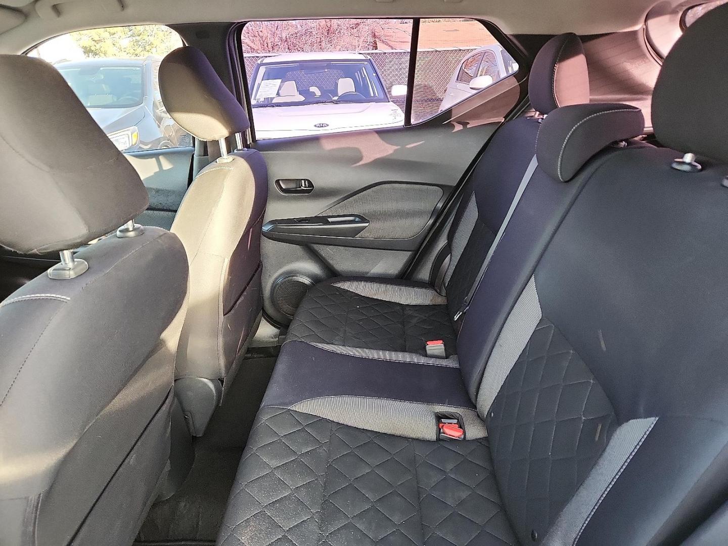 2019 SILVER Nissan Kicks S (3N1CP5CU6KL) with an 1.6L I-4 DOHC, CVTCS variable valve control, regular unleaded, engine with 122HP engine, located at 4110 Avenue Q, Lubbock, 79412, 33.556553, -101.855820 - Photo#4