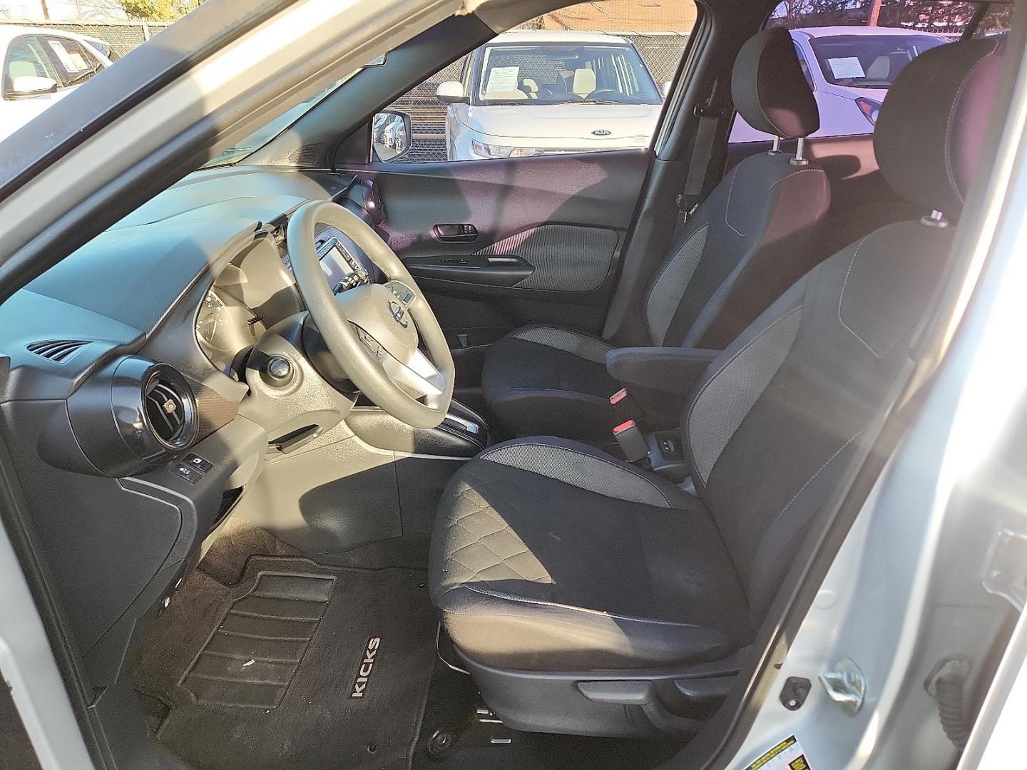 2019 SILVER Nissan Kicks S (3N1CP5CU6KL) with an 1.6L I-4 DOHC, CVTCS variable valve control, regular unleaded, engine with 122HP engine, located at 4110 Avenue Q, Lubbock, 79412, 33.556553, -101.855820 - Photo#6