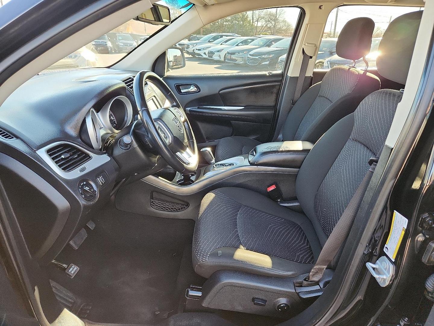 2020 BLACK Dodge Journey SE Value (3C4PDCAB1LT) with an Tigershark MultiAir 2.4L I-4 DOHC, VVT variable valve control, regular unleaded, engine with 173HP engine, located at 4110 Avenue Q, Lubbock, 79412, 33.556553, -101.855820 - Photo#6