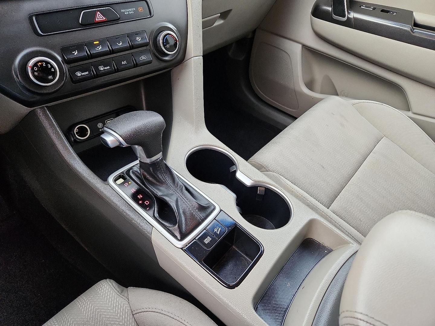 2017 SILVER Kia Sportage LX (KNDPM3AC3H7) with an Theta II 2.4L I-4 gasoline direct injection, DOHC, D-CVVT variable valve control, regular unleaded, engine with 181HP engine, located at 4110 Avenue Q, Lubbock, 79412, 33.556553, -101.855820 - 01/17/2026 KEY IN ENVELOPE GOD - Photo#11