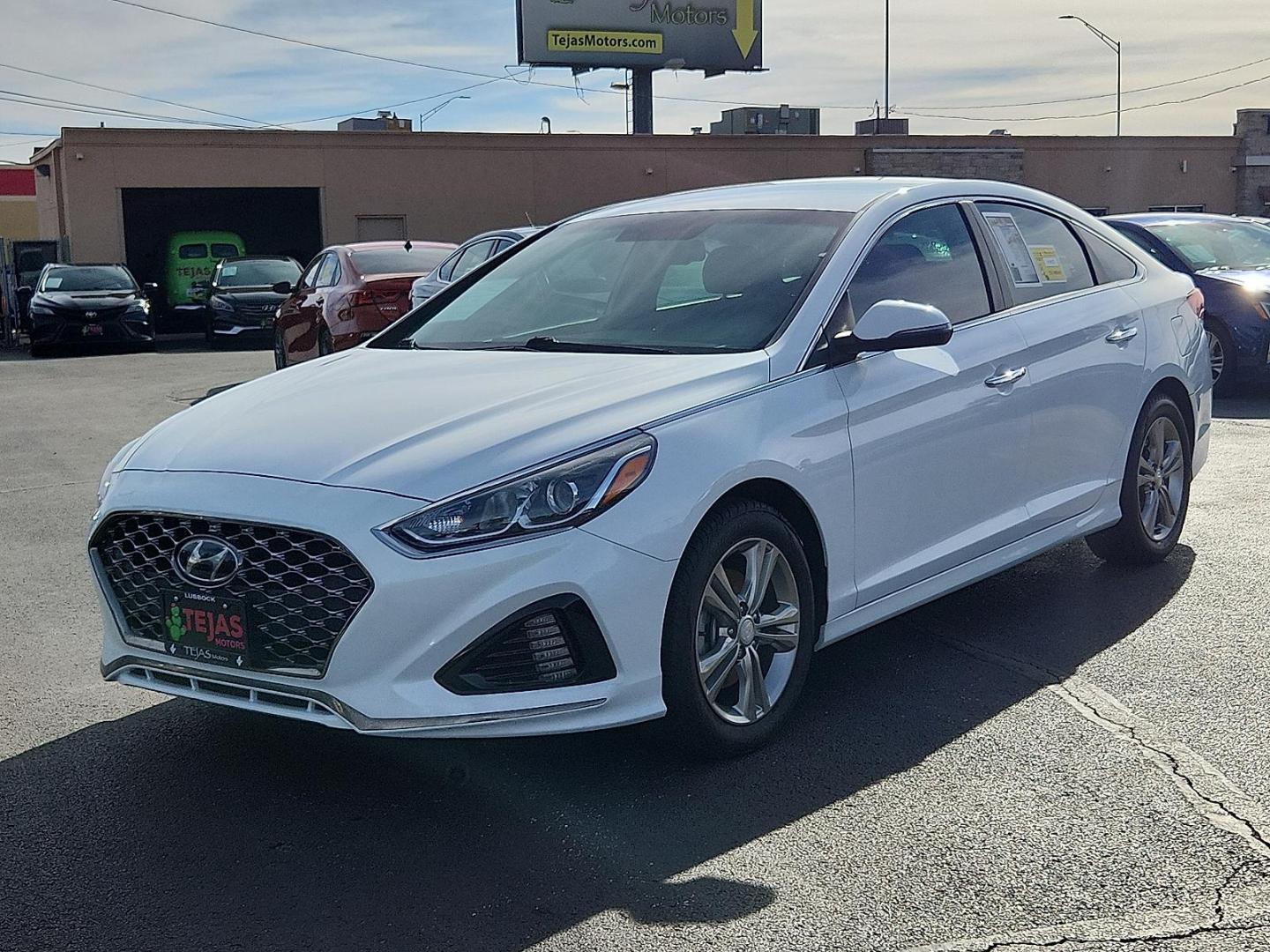 2019 WHITE /Black - CT Hyundai Sonata SEL (5NPE34AF3KH) with an 2.4L I-4 gasoline direct injection, DOHC, D-CVVT variable valve control, regular unleaded, engine with 185HP engine, located at 4110 Avenue Q, Lubbock, 79412, 33.556553, -101.855820 - 01/23/2026 KEY IN ENVELOPE GOD - Photo#4