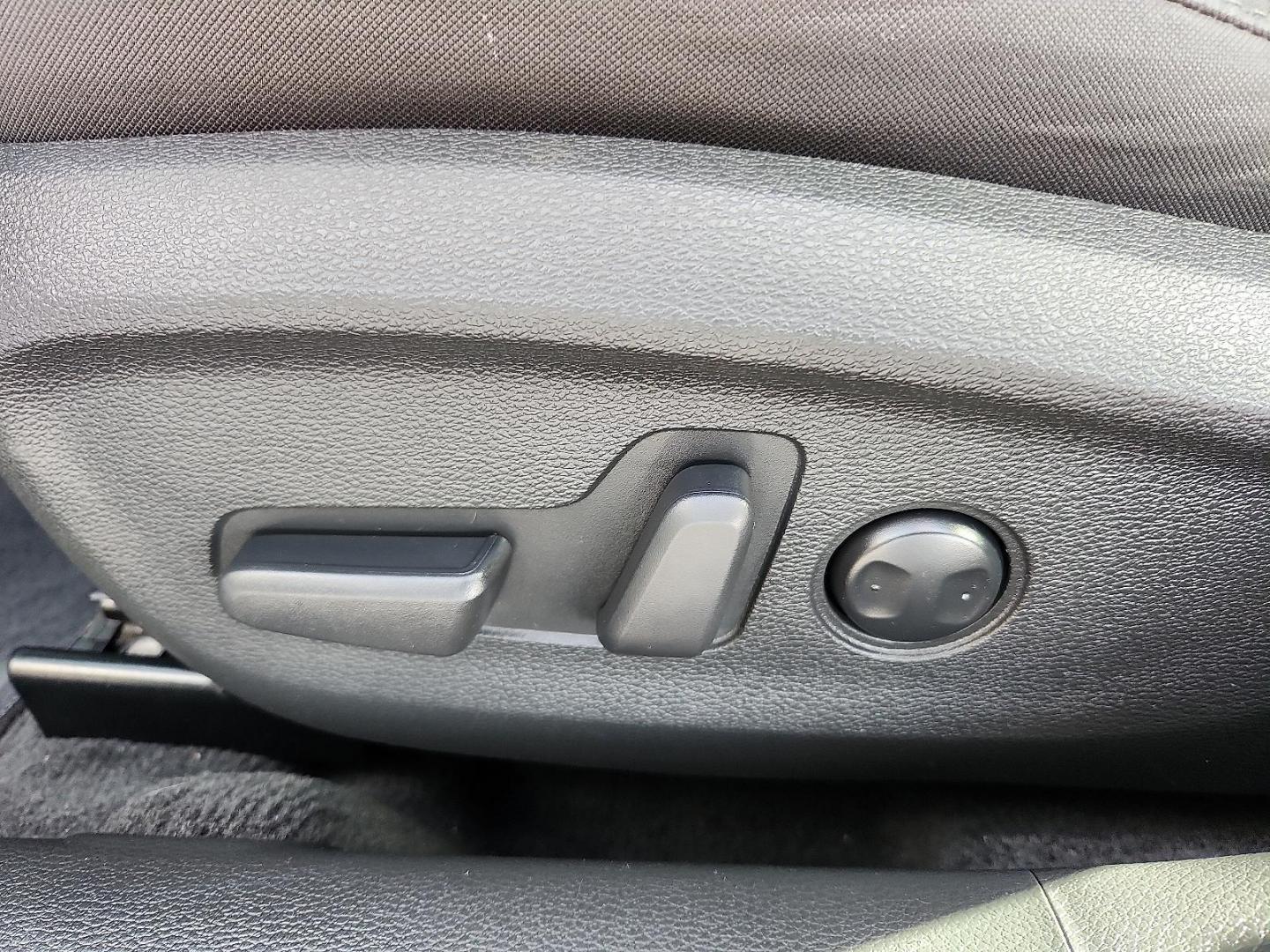 2019 WHITE /Black - CT Hyundai Sonata SEL (5NPE34AF3KH) with an 2.4L I-4 gasoline direct injection, DOHC, D-CVVT variable valve control, regular unleaded, engine with 185HP engine, located at 4110 Avenue Q, Lubbock, 79412, 33.556553, -101.855820 - 01/23/2026 KEY IN ENVELOPE GOD - Photo#9