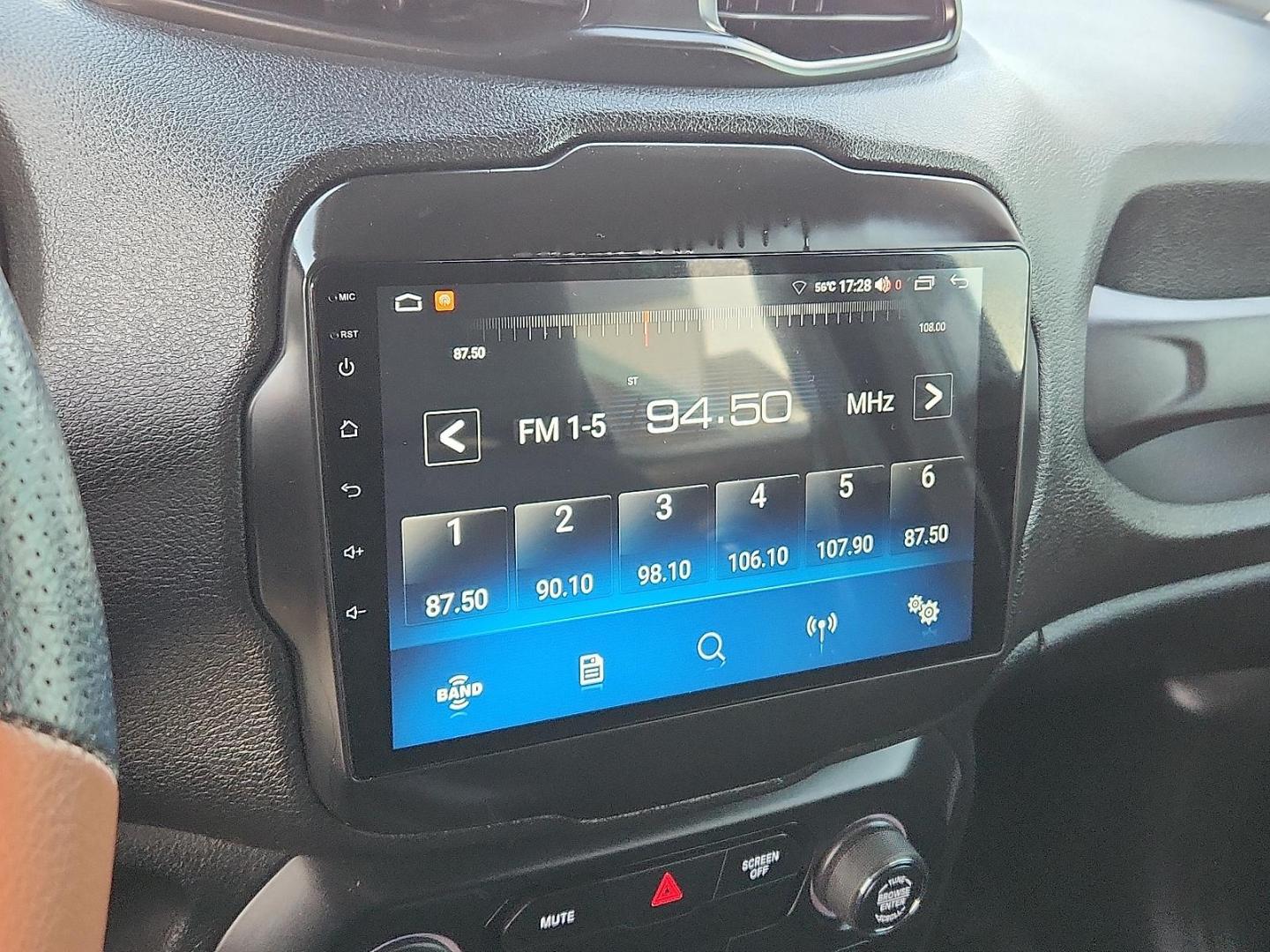 2018 Black Jeep Renegade Latitude FWD (ZACCJABB4JP) with an Tigershark MultiAir 2.4L I-4 variable valve control, regular unleaded, engine with 180HP engine, located at 4110 Avenue Q, Lubbock, 79412, 33.556553, -101.855820 - Photo#7