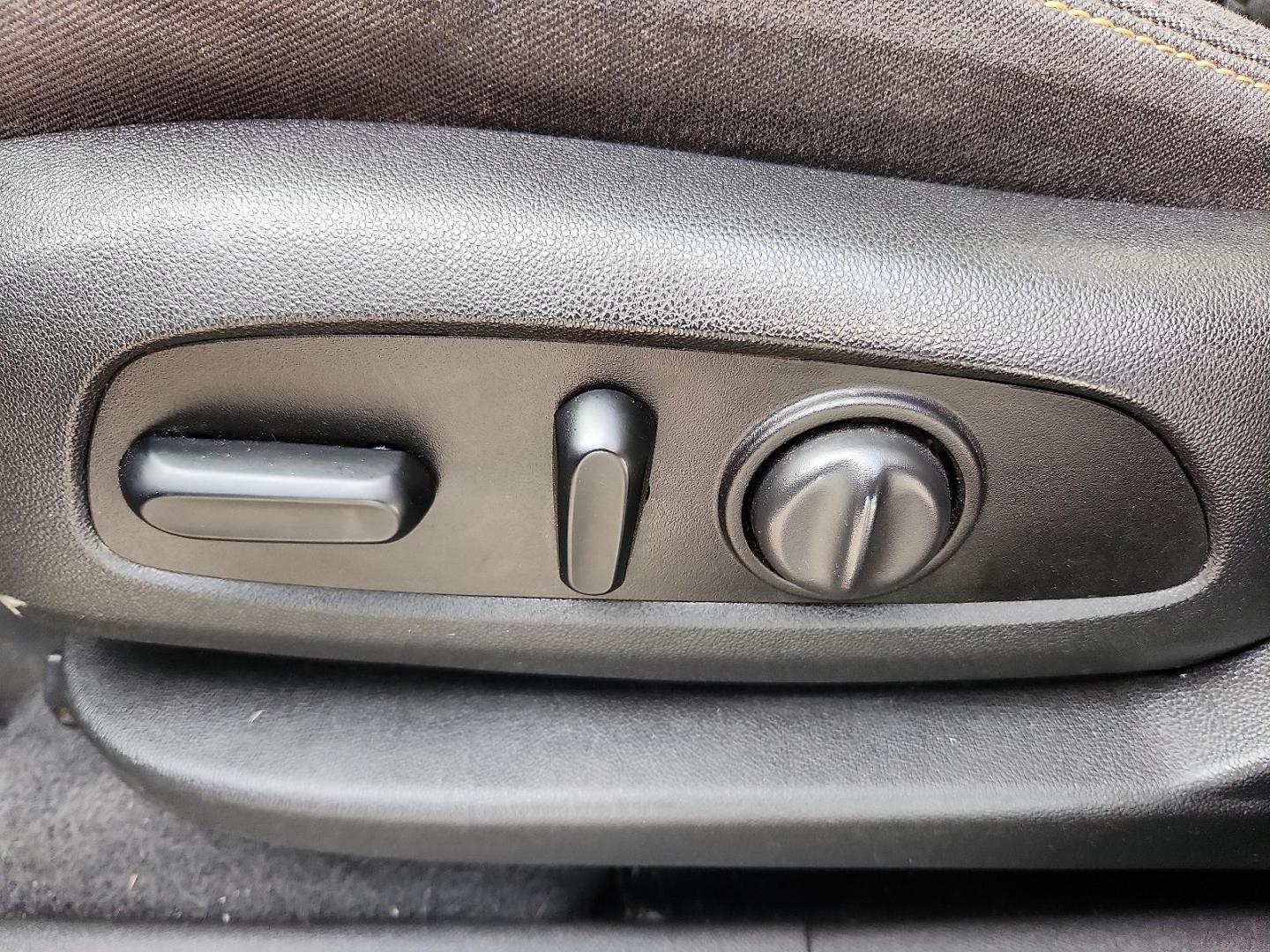 2020 BLACK /Grey Chevrolet Equinox FWD LT 1.5L Turbo (3GNAXKEV8LL) with an 1.5L I-4 gasoline direct injection, DOHC, VVT variable valve control, intercooled turbo, regular unleaded, engine with 170HP engine, located at 4110 Avenue Q, Lubbock, 79412, 33.556553, -101.855820 - 01/23/2026 KEY IN ENVELOPE GOD - Photo#8