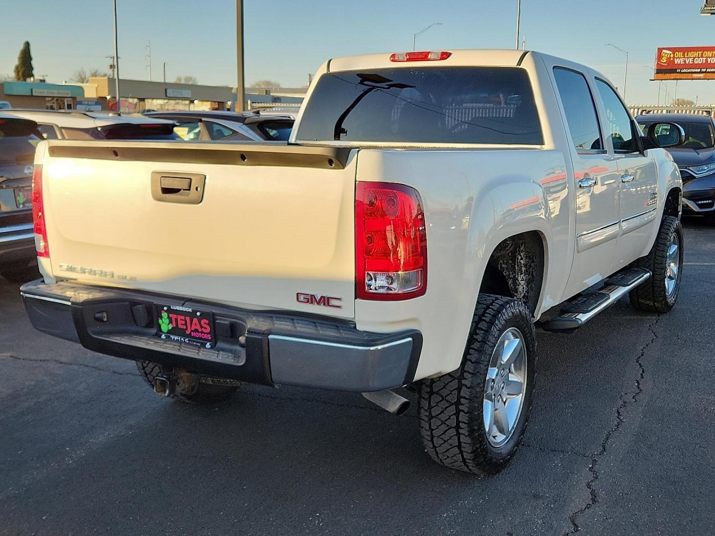 2013 WHITE GMC Sierra 1500 SLE (3GTP1VE09DG) with an Vortec 5.3L VVT V8 SFI Flex Fuel Engine engine, located at 4110 Avenue Q, Lubbock, 79412, 33.556553, -101.855820 - Photo#1