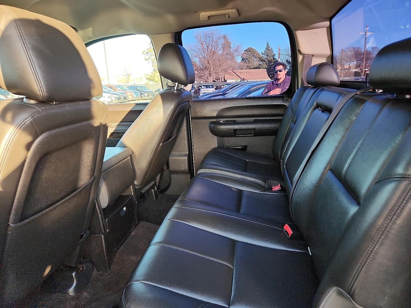 2013 WHITE GMC Sierra 1500 SLE (3GTP1VE09DG) with an Vortec 5.3L VVT V8 SFI Flex Fuel Engine engine, located at 4110 Avenue Q, Lubbock, 79412, 33.556553, -101.855820 - Photo#4