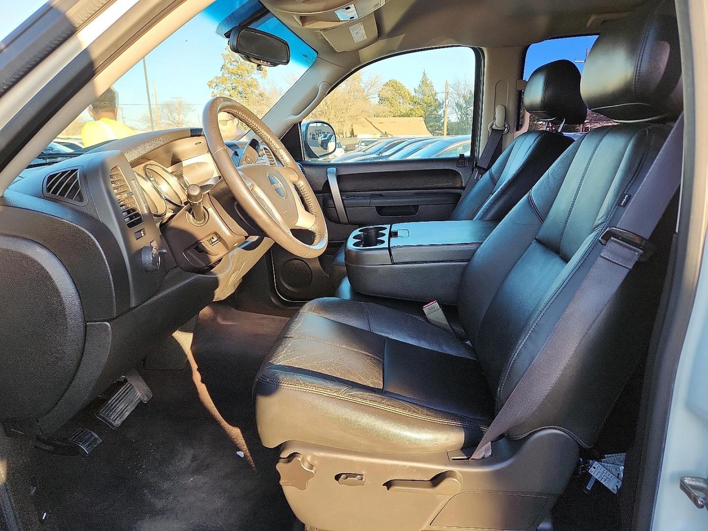 2013 WHITE GMC Sierra 1500 SLE (3GTP1VE09DG) with an Vortec 5.3L VVT V8 SFI Flex Fuel Engine engine, located at 4110 Avenue Q, Lubbock, 79412, 33.556553, -101.855820 - Photo#6