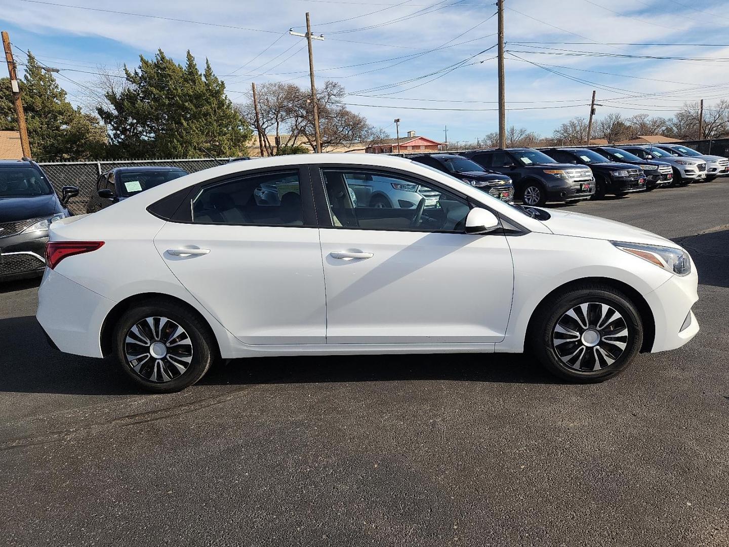 2020 WHITE /Tan Hyundai Accent SE (3KPC24A69LE) with an Smartstream 1.6L I-4 port/direct injection, DOHC, CVVT variable valve control, regular unleaded, engine with 120HP engine, located at 4110 Avenue Q, Lubbock, 79412, 33.556553, -101.855820 - 02/24/2026 KEY IN ENVELOPE GOD - Photo#1