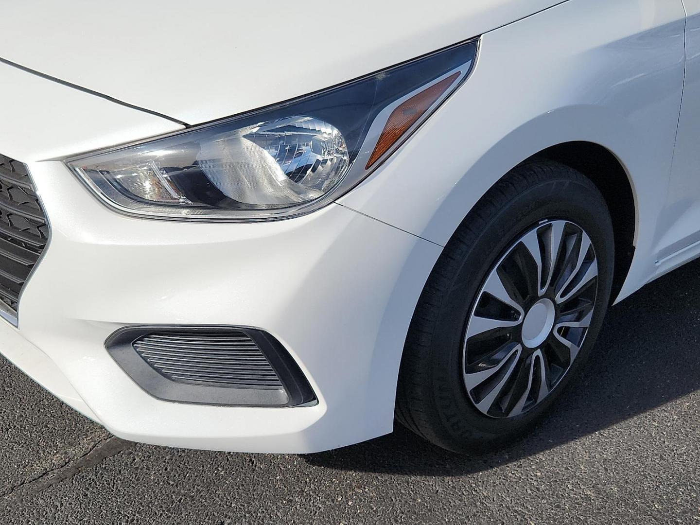 2020 WHITE /Tan Hyundai Accent SE (3KPC24A69LE) with an Smartstream 1.6L I-4 port/direct injection, DOHC, CVVT variable valve control, regular unleaded, engine with 120HP engine, located at 4110 Avenue Q, Lubbock, 79412, 33.556553, -101.855820 - 02/24/2026 KEY IN ENVELOPE GOD - Photo#5