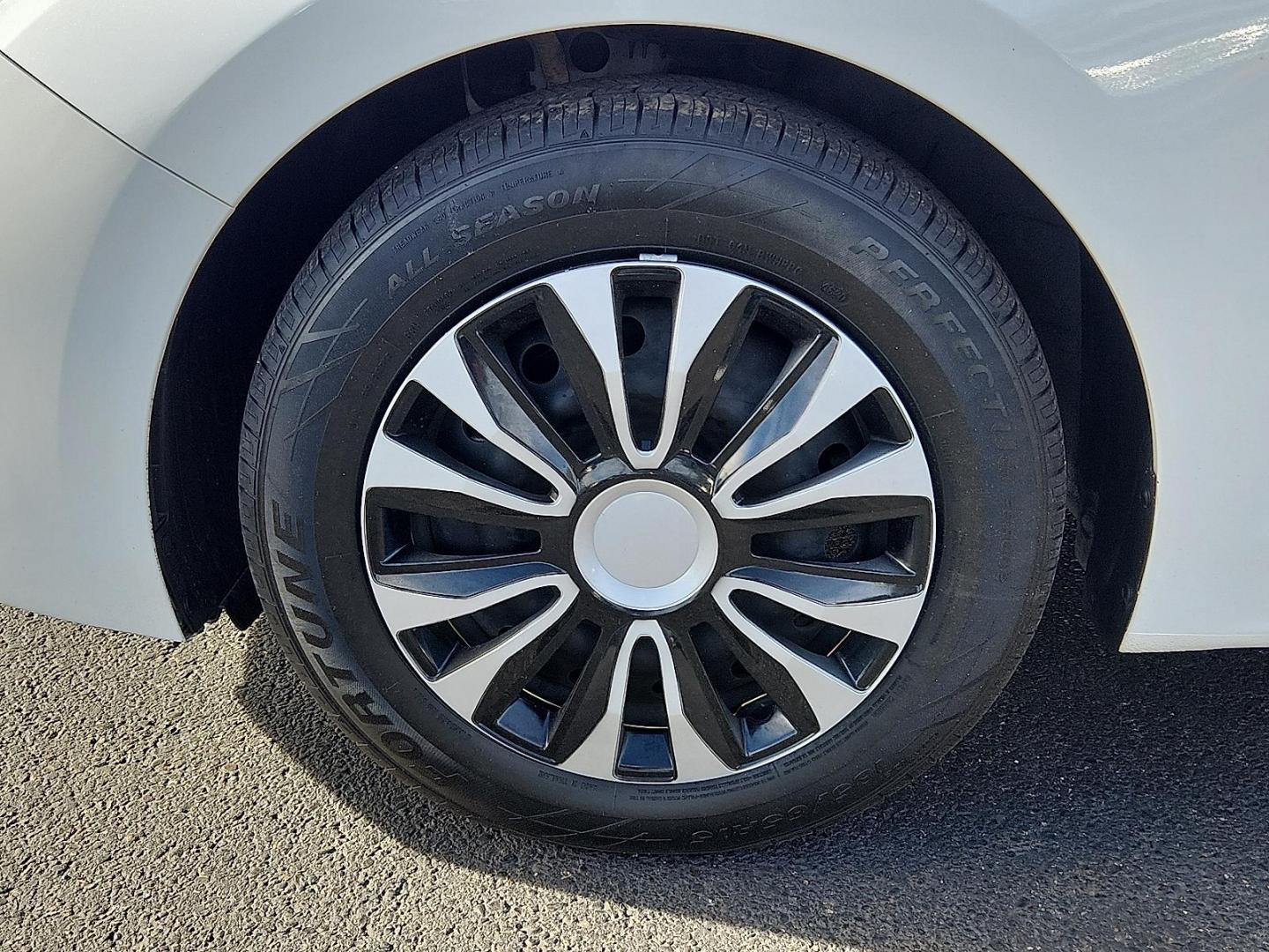 2020 WHITE /Tan Hyundai Accent SE (3KPC24A69LE) with an Smartstream 1.6L I-4 port/direct injection, DOHC, CVVT variable valve control, regular unleaded, engine with 120HP engine, located at 4110 Avenue Q, Lubbock, 79412, 33.556553, -101.855820 - 02/24/2026 KEY IN ENVELOPE GOD - Photo#6