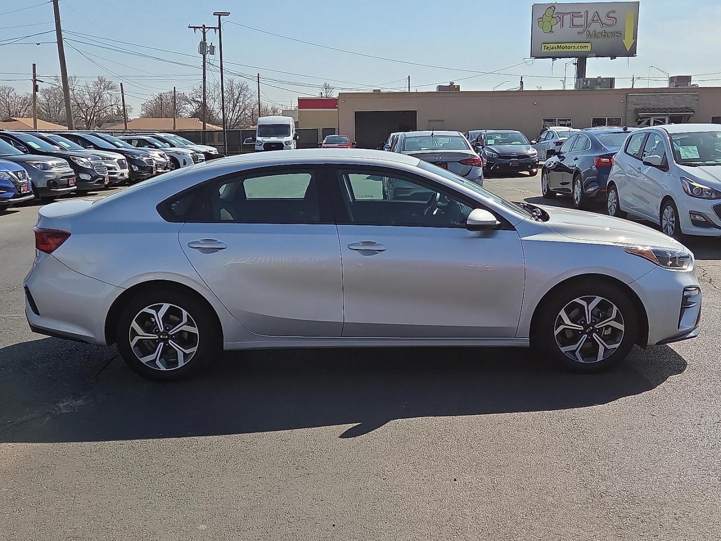 2021 Silky Silver - 4SS /Black - WK Kia Forte LXS (3KPF24AD6ME) with an 2L I-4 DOHC, D-CVVT variable valve control, regular unleaded, engine with 147HP engine, located at 4110 Avenue Q, Lubbock, 79412, 33.556553, -101.855820 - Photo#1