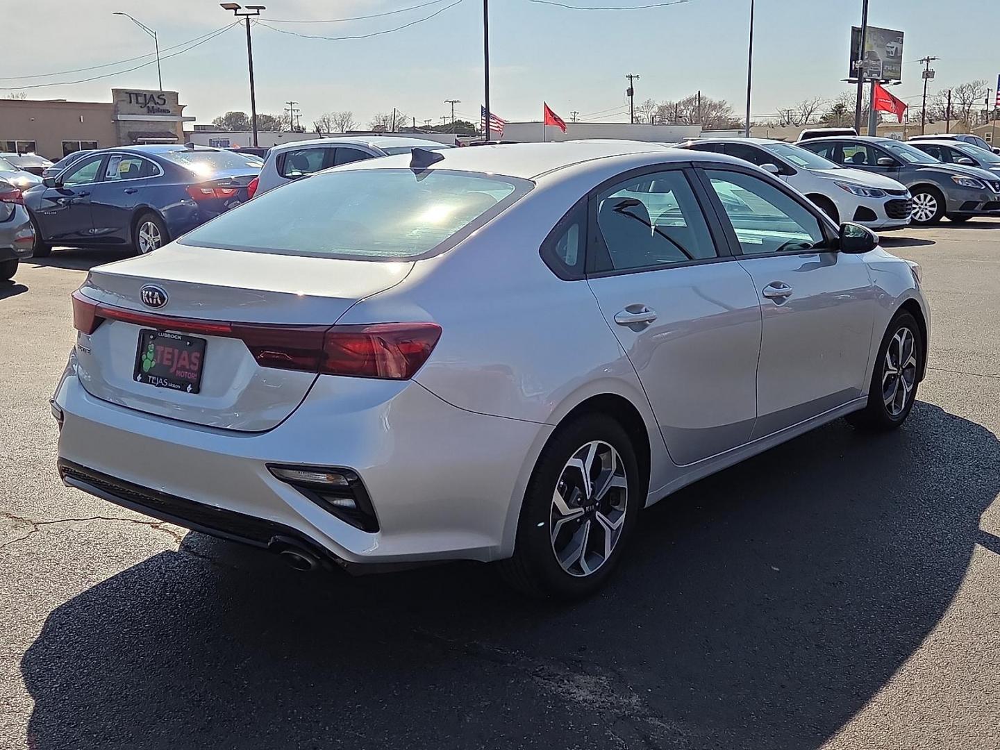 2021 Silky Silver - 4SS /Black - WK Kia Forte LXS (3KPF24AD6ME) with an 2L I-4 DOHC, D-CVVT variable valve control, regular unleaded, engine with 147HP engine, located at 4110 Avenue Q, Lubbock, 79412, 33.556553, -101.855820 - Photo#2